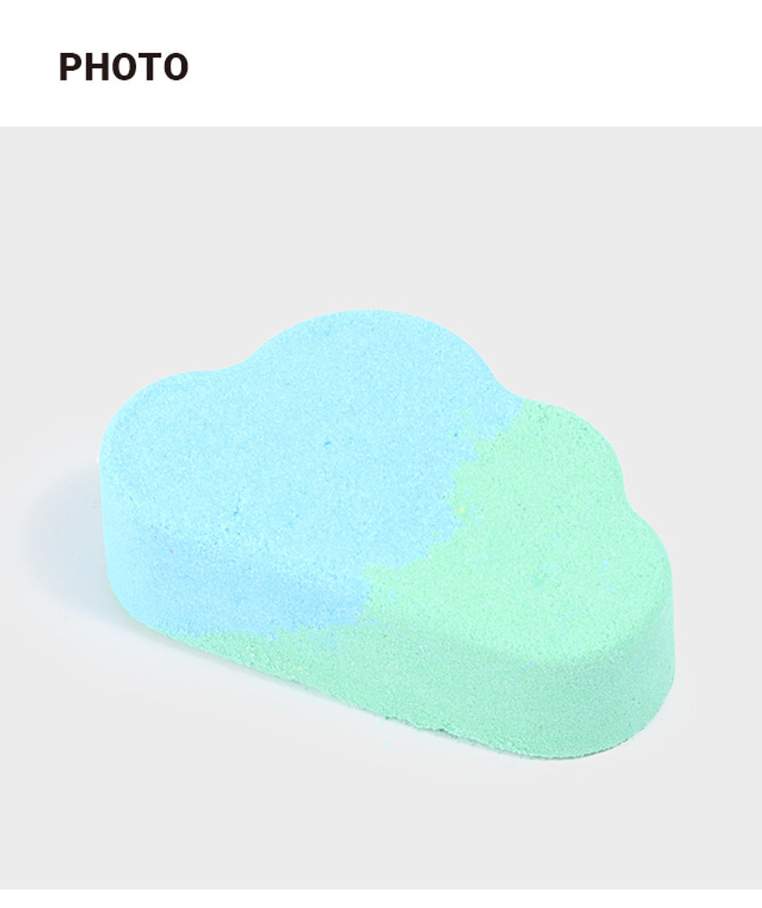 따뜻하고 포근한 나만의 힐링타임 레인 클라우드 Bath Bubble Bar White Musk Scent 150g White Musk! 
품번 1042528
제품명 소비아 레인 클라우드 배쓰 버블바(화이트 머스크) 150g
내용물의 용량 또는 중량 150g
사용방법 수조에 미온수를 1/4정도 받은 후 본 입욕제를 투입 후 수도꼭지나 샤워기를 틀어 풍성한 거품을 만들고 입욕 후 깨끗한 물로 헹구어 주세요.
화장품법에 따라 표시하여야 하는 모든 성분 소듐 바이카보네이트, 시트릭 애씨드, 소듐 코코일 아이세티오네이트, 네오펜틸 글라이콜 디카프레이트, 소듐 라우릴 설포아세테이트, 코카미도프로필 베타인, 향료, 청색 1호, 울트라마린, 탱자추출물, 마치현추출물, 자몽추출물, 유자추출물, 유칼립투스추출물, 글로브추출물, 고삼추출물, 신선초추출물, 케일추출물, 쌀추출물, 당근추출물, 알로에잎추출물, 알파-아이소메틸아이오논, 부틸페닐 메틸프로피오날, 하이드록시시트로넬알
사용시의 주의사항 1) 화장품 사용 시 또는 사용 후 직사광선에 의하여 사용부위가 붉은 반점, 부어오름 또는 가려움증 등의 이상 증상이나 부작용이 있는 경우 전문의 등과 상담할 것 2) 상처가 있는 부위 등에는 사용을 자제할 것 3) 보관 및 취급 시의 주의사항 가) 어린이의 손이 닿지 않는 곳에 보관할 것 나) 직사광선을 피해서 보관할 것
제조국 대한민국
제조업자 및 책임 주식회사 손지음
(제조)판매업자
품질보증기준 공정거래위원회고시 소비자분쟁해결기준에 의거함
소비자상담 관련 전화번호 02-1522-8551