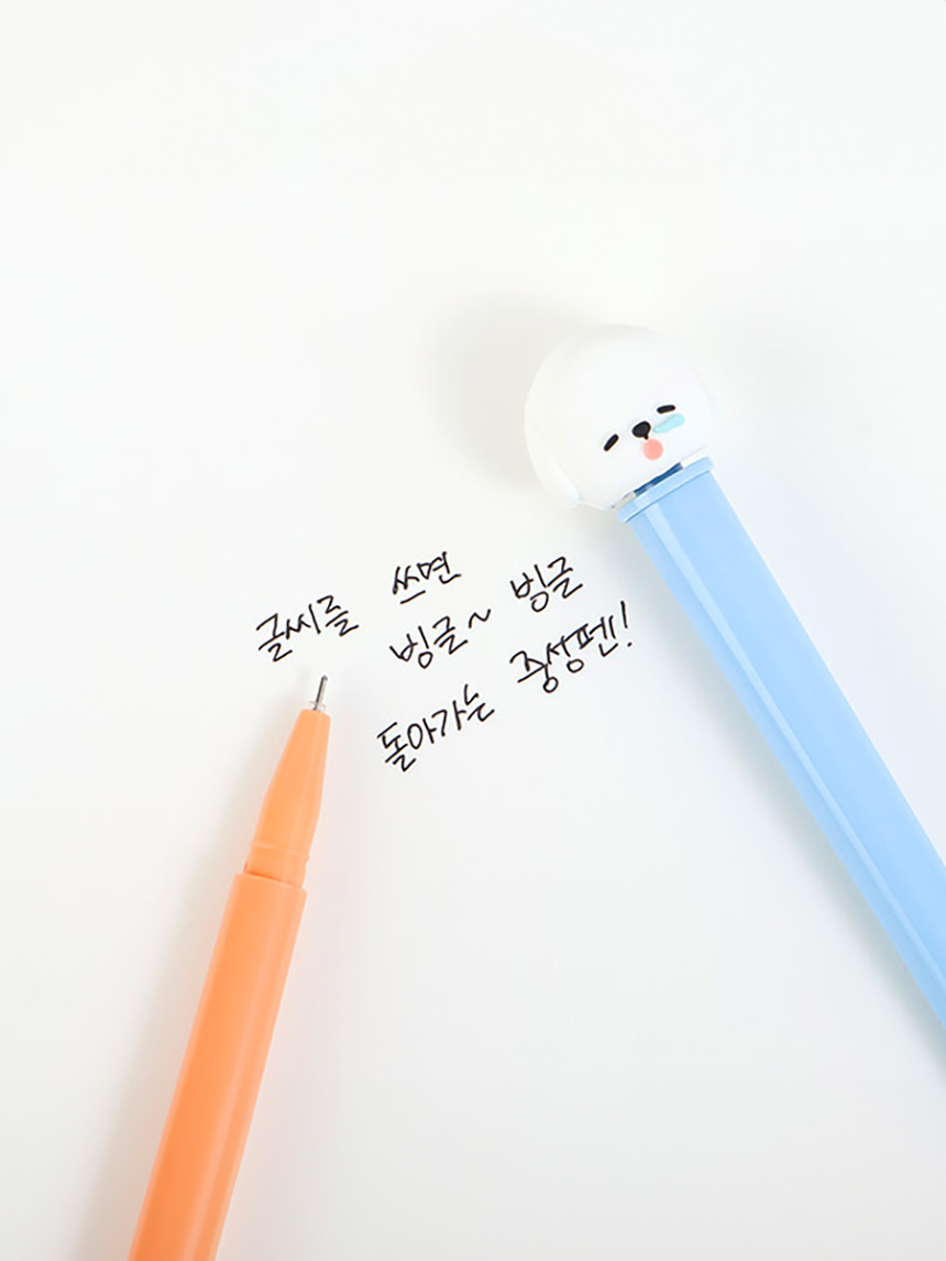 회전하는 피규어 검정 중성펜