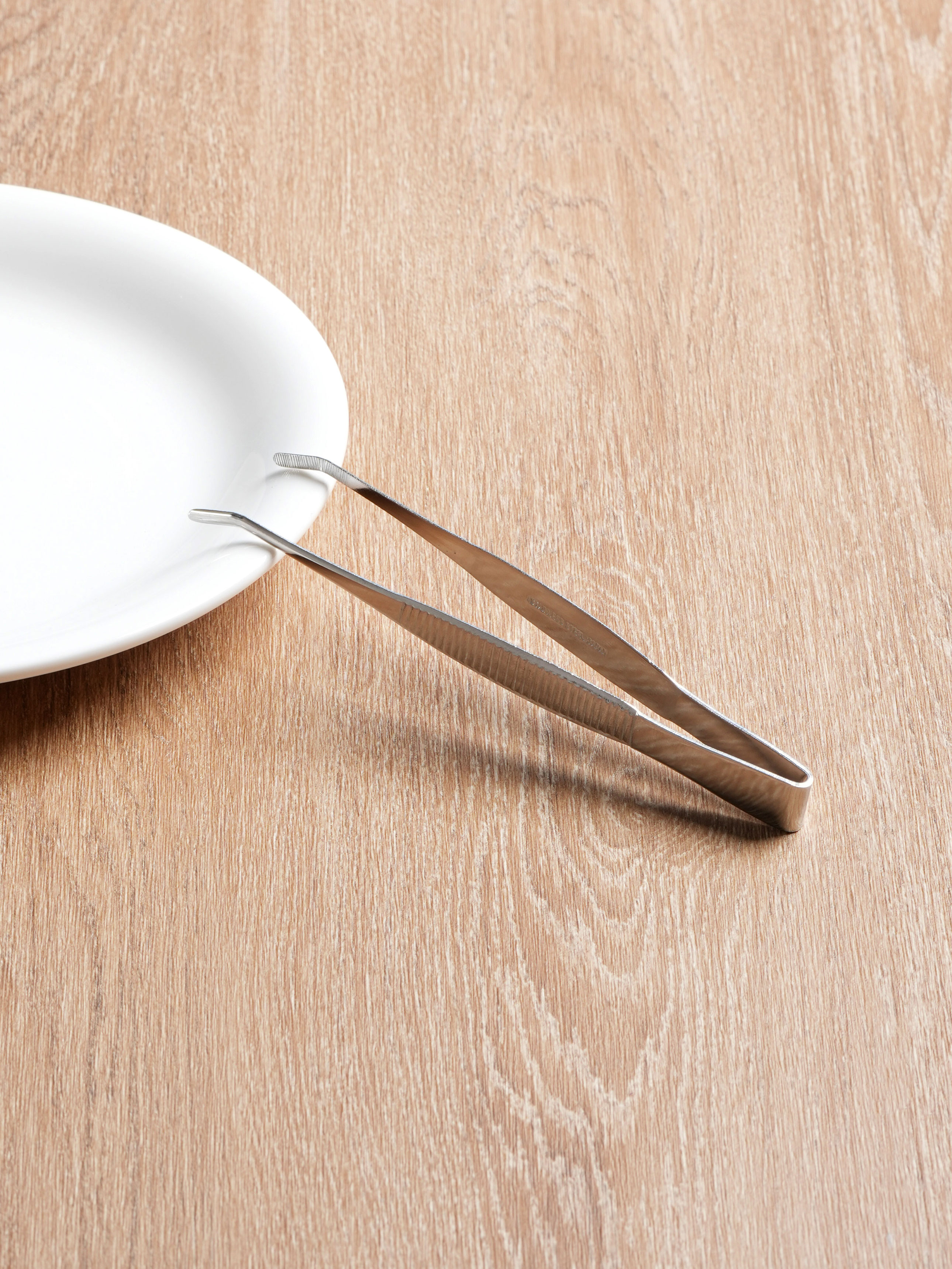 Japanese-made stainless steel curved tweezers