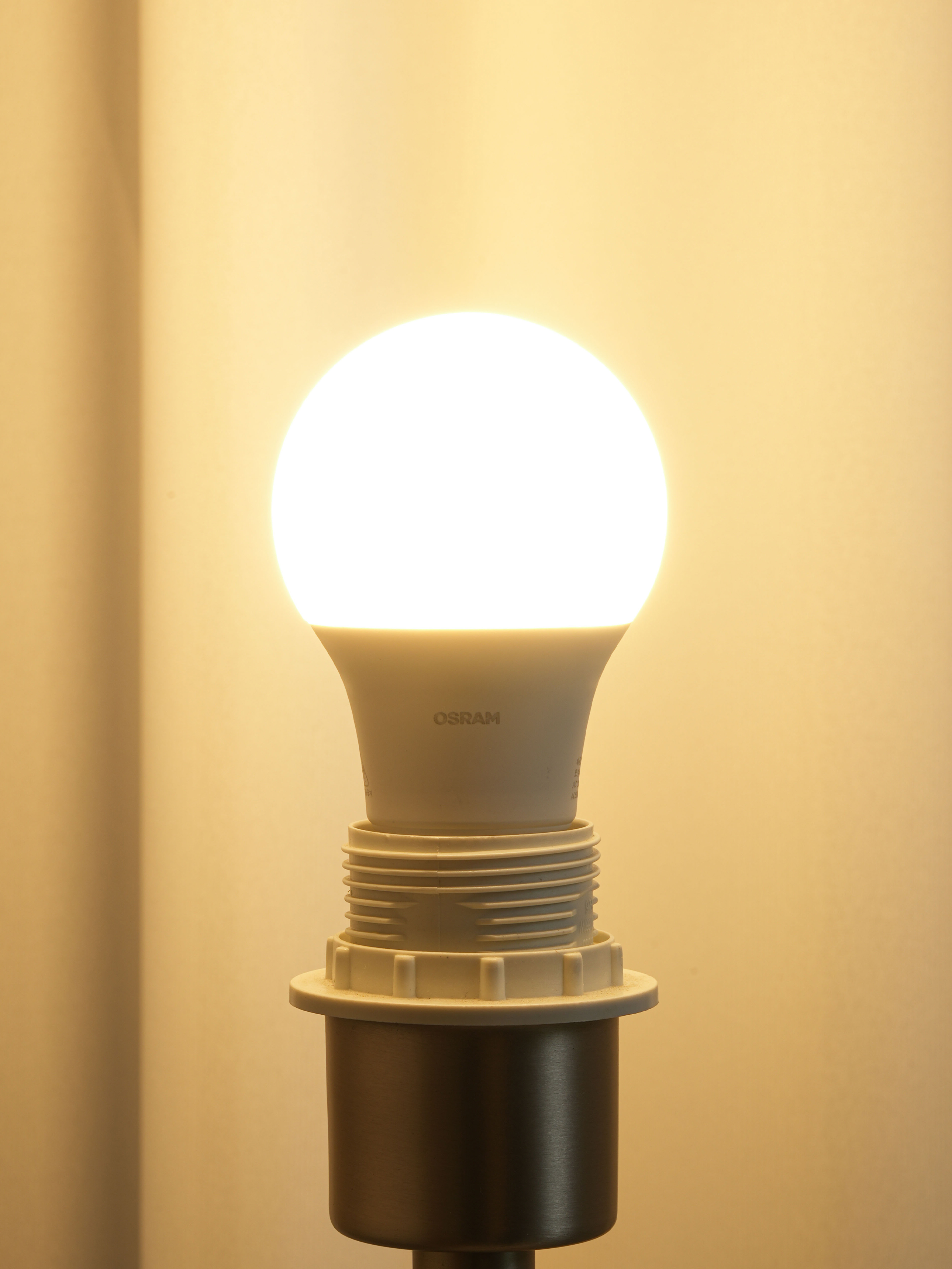 오스람 LED 전구 전구색 8 W
