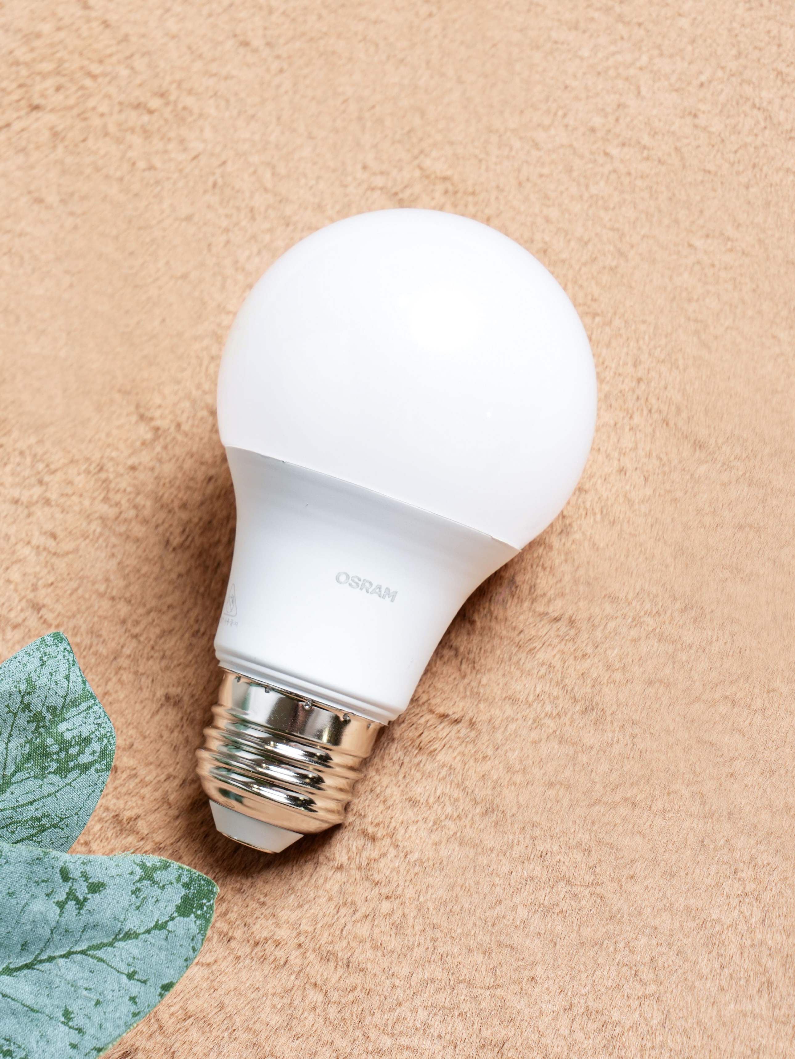 오스람 LED 전구 전구색 8 W