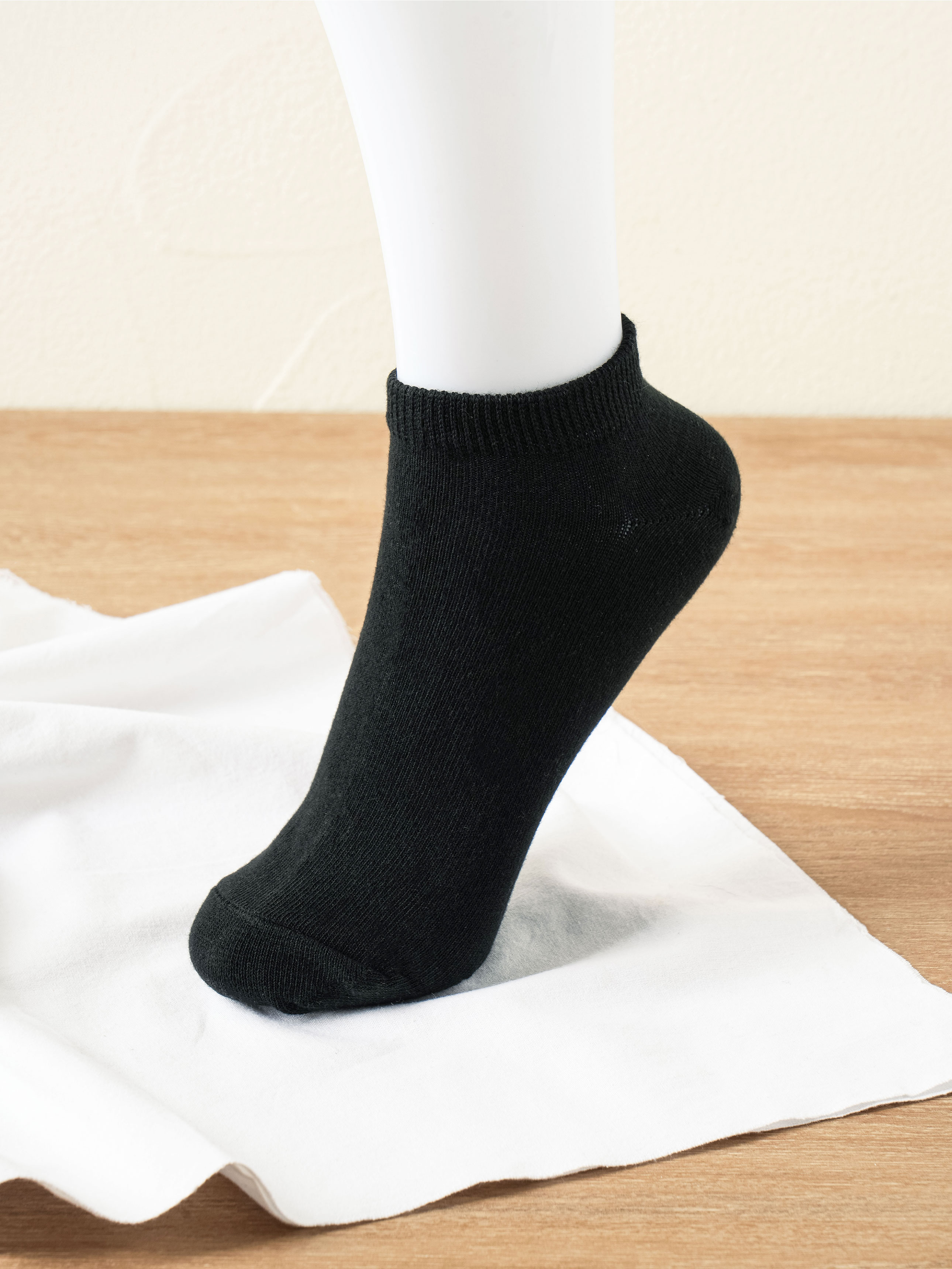 Короткие женские носки Kikiya Socks черные