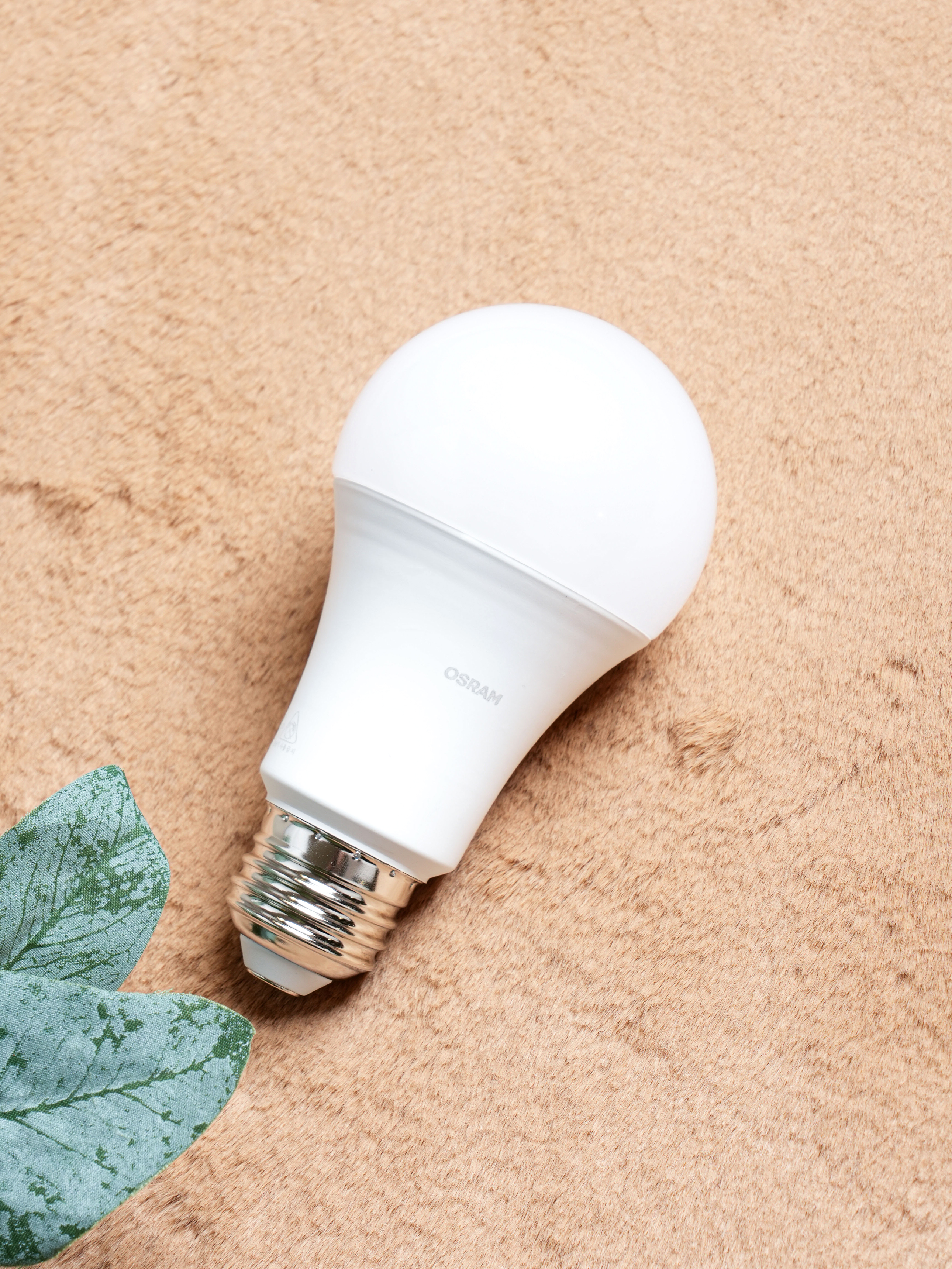 오스람 LED 전구 전구색 12 W