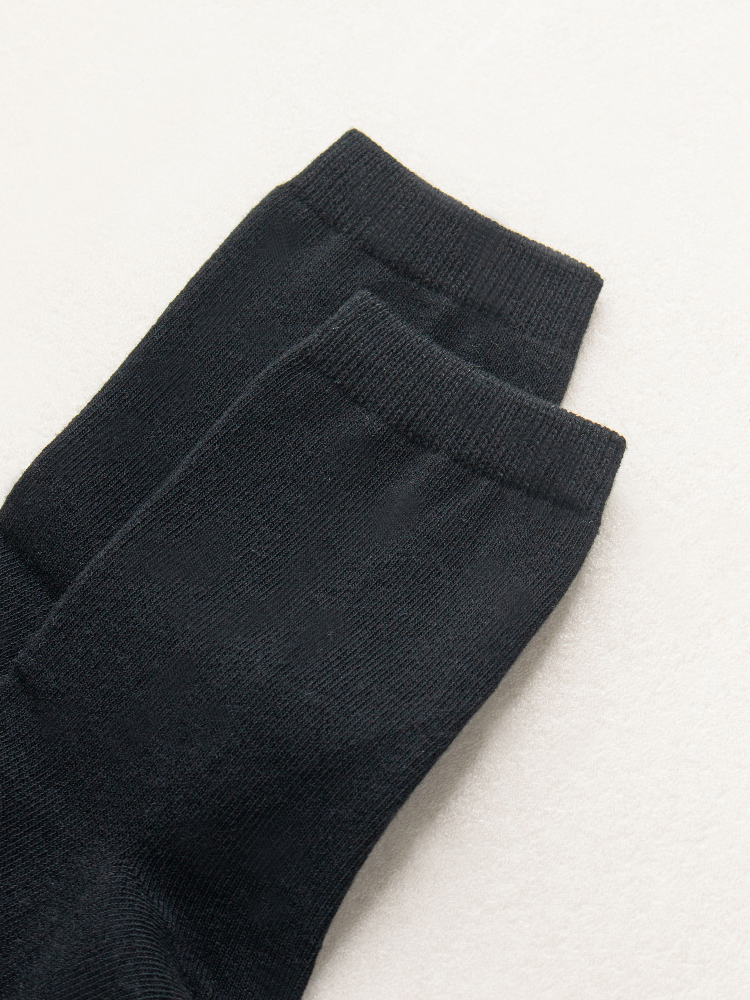 Женские носки Kikiya Socks средней длины черные