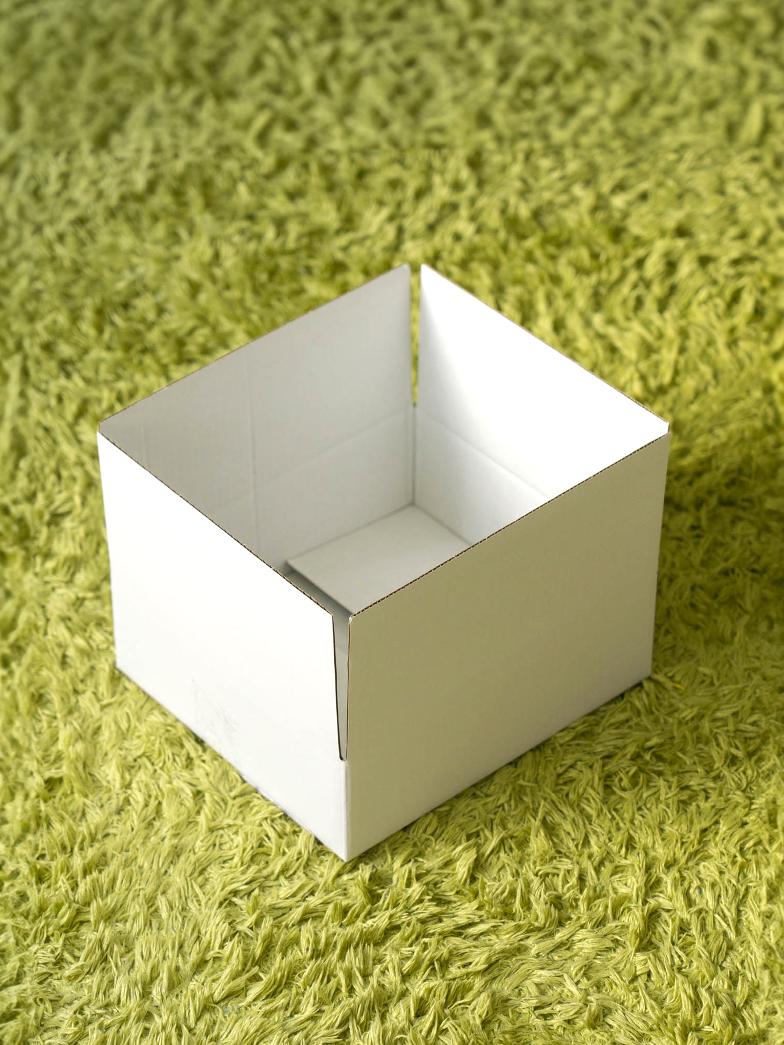 Белая универсальная коробка 27 x 24 x 9 см