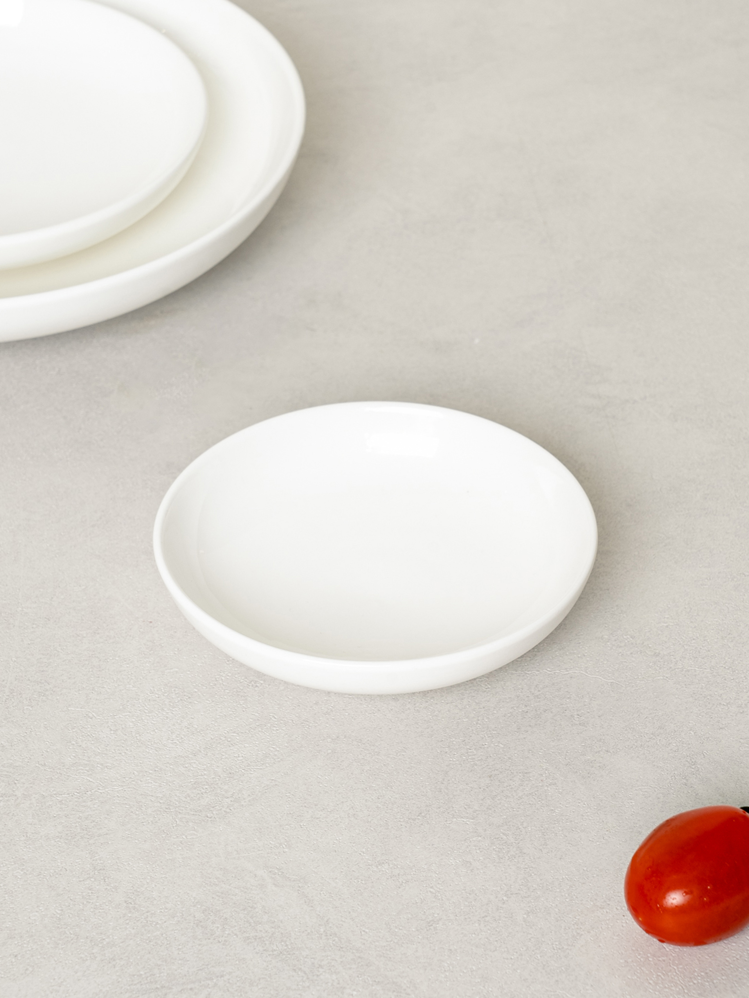 화이트구부양각라인종지(약10 cm)