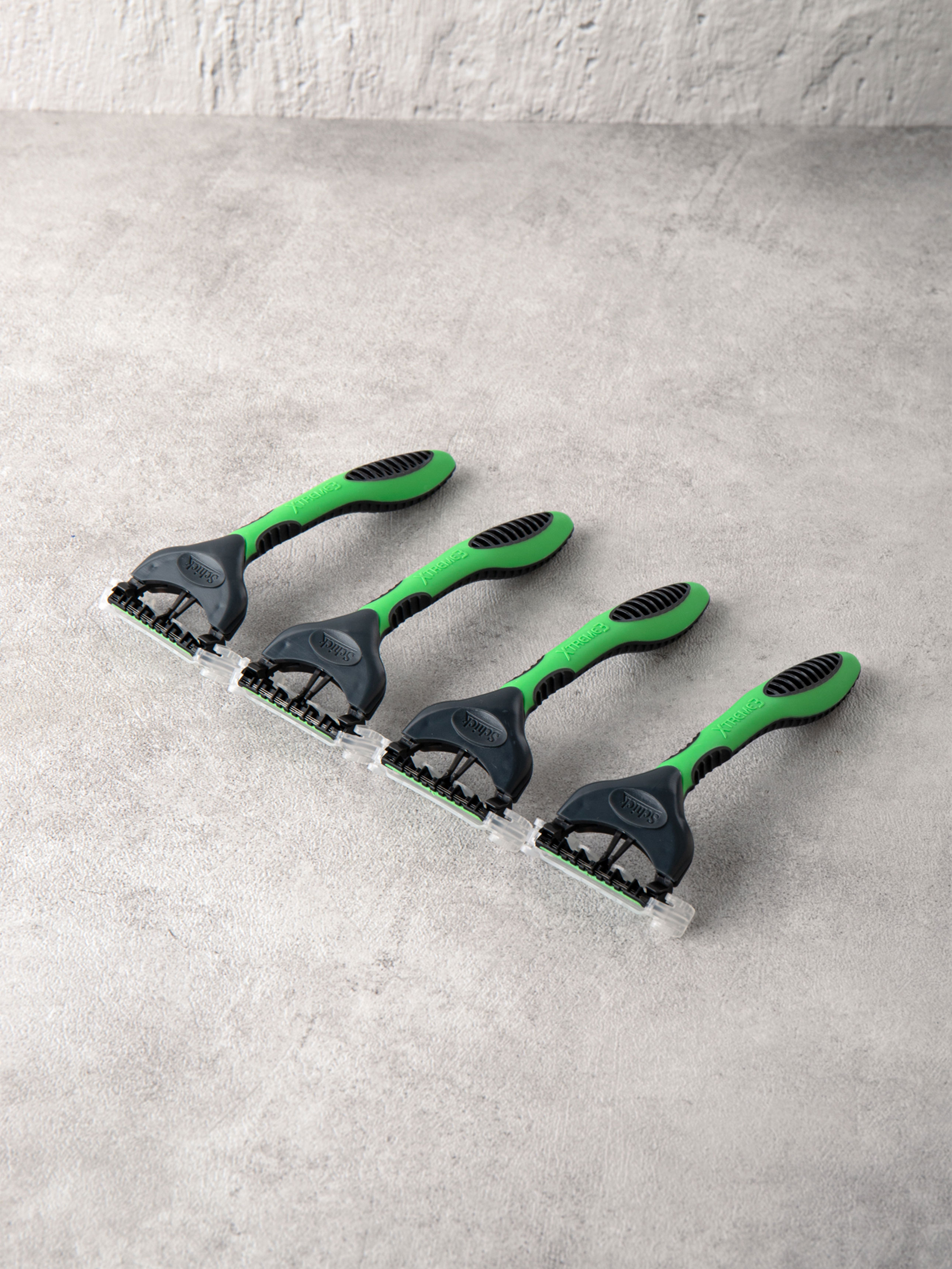 쉬크 익스트림 3중날 면도기 4개입