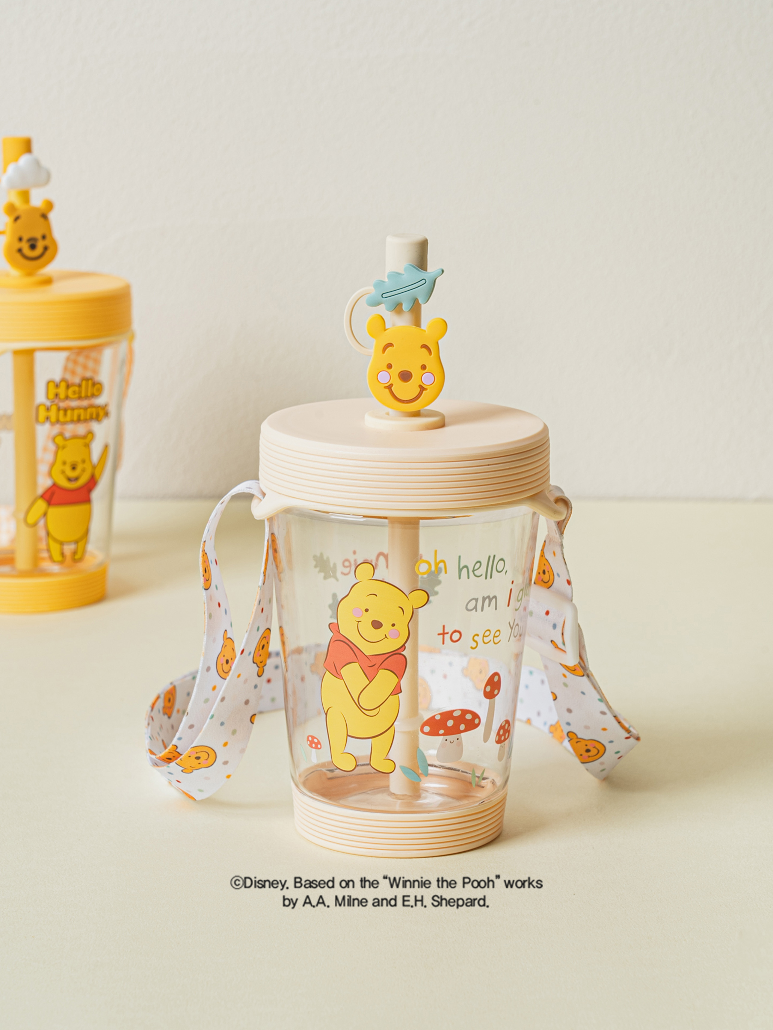 디즈니 위니더푸 피규어 스트랩 빨대 컵 500 ml