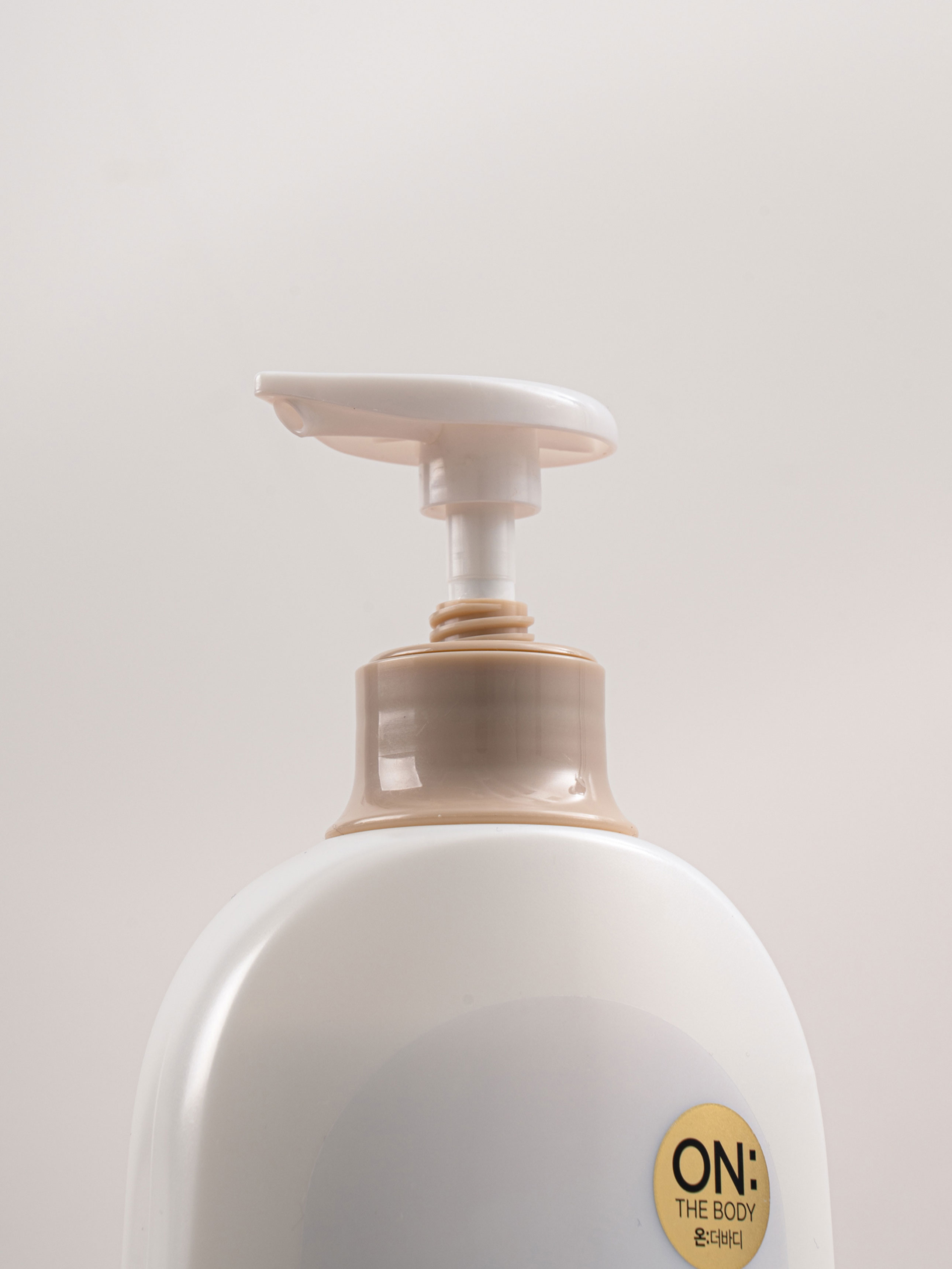 Гель для душа ON:THE BODY Ultra Moisture Cotton Flower 785 мл