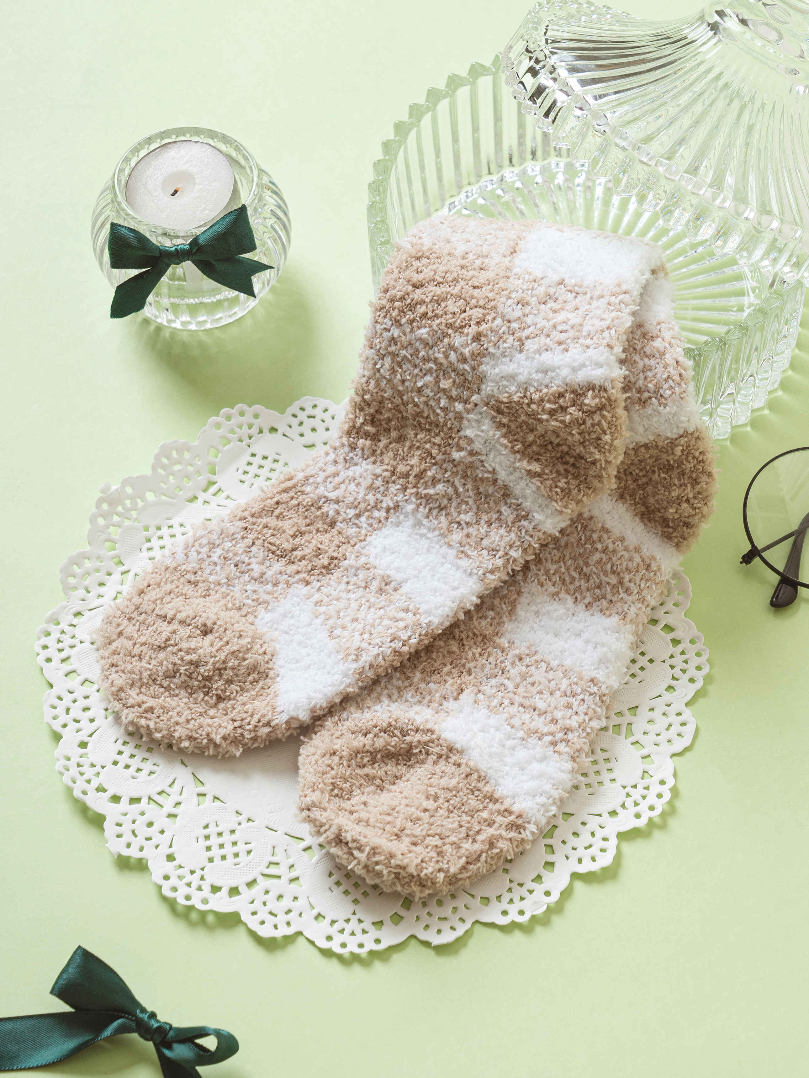 Женские пушистые носки Monfoot в клетку (коричневый)