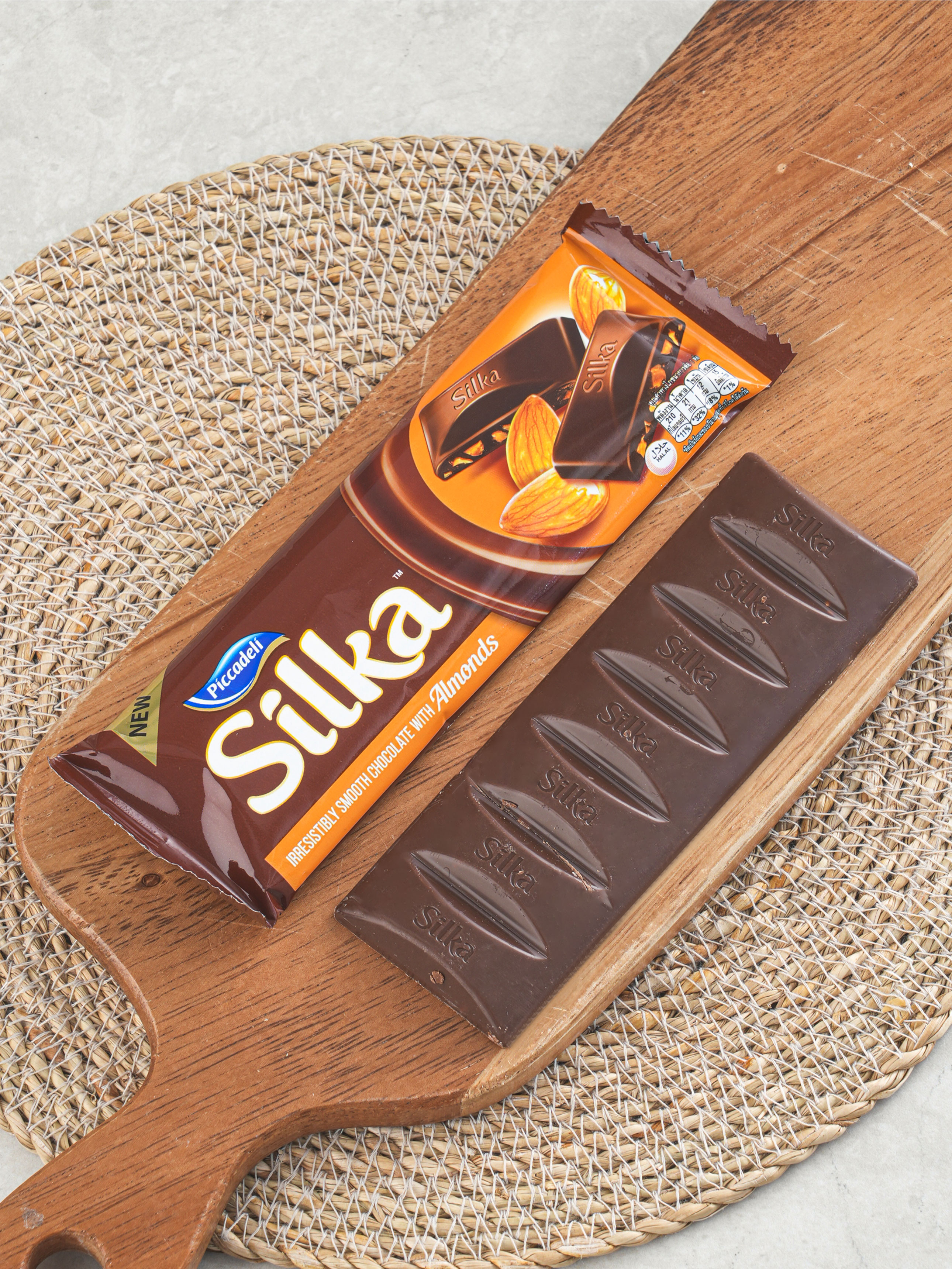 Шоколад Silka with Almonds 38 г