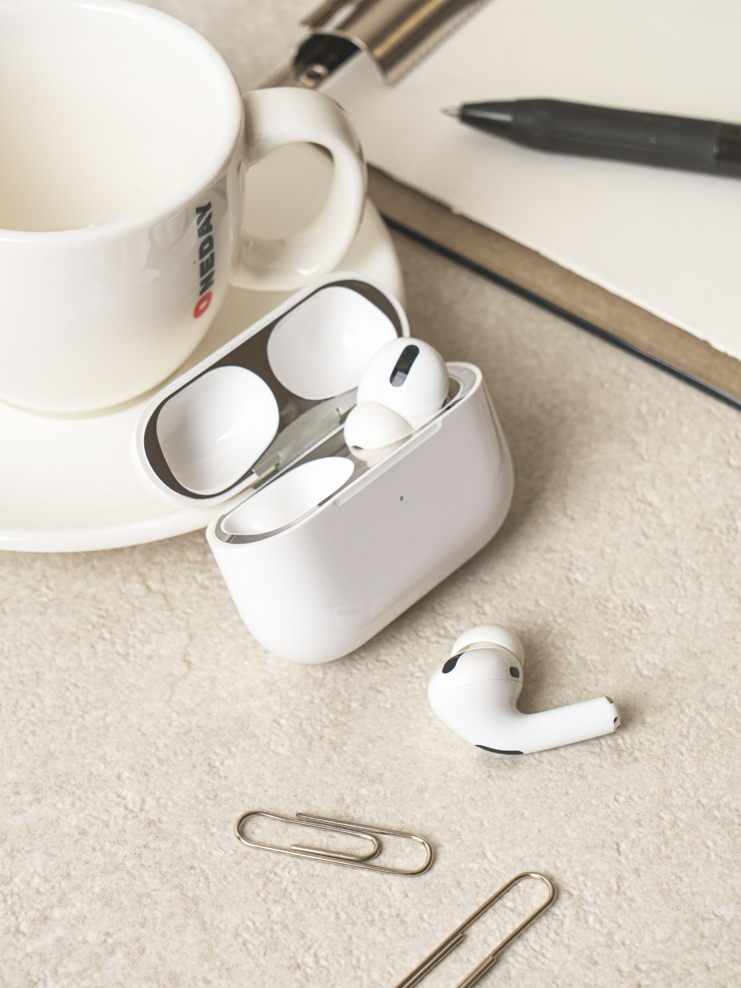 Защитная пылезащитная наклейка AirPods Pro