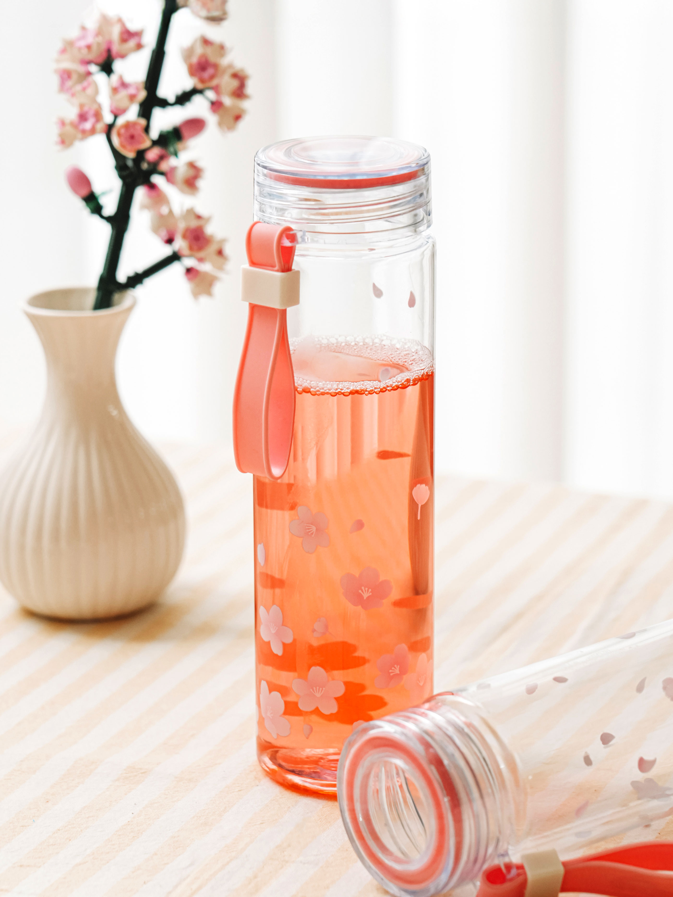 봄봄 벚꽃 스트랩 물병 500 ml