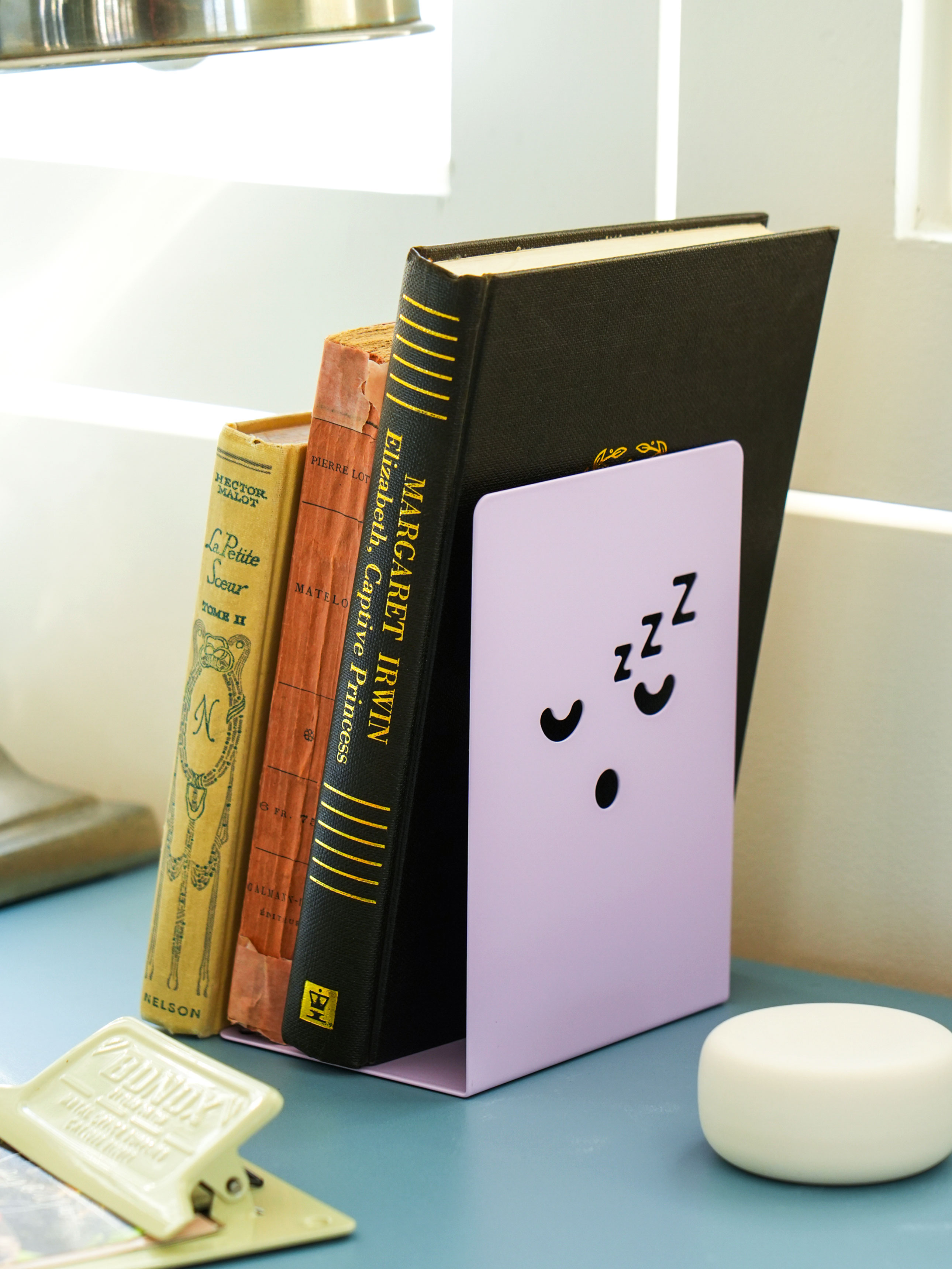 Подставка для книг Смайл фиолетовая