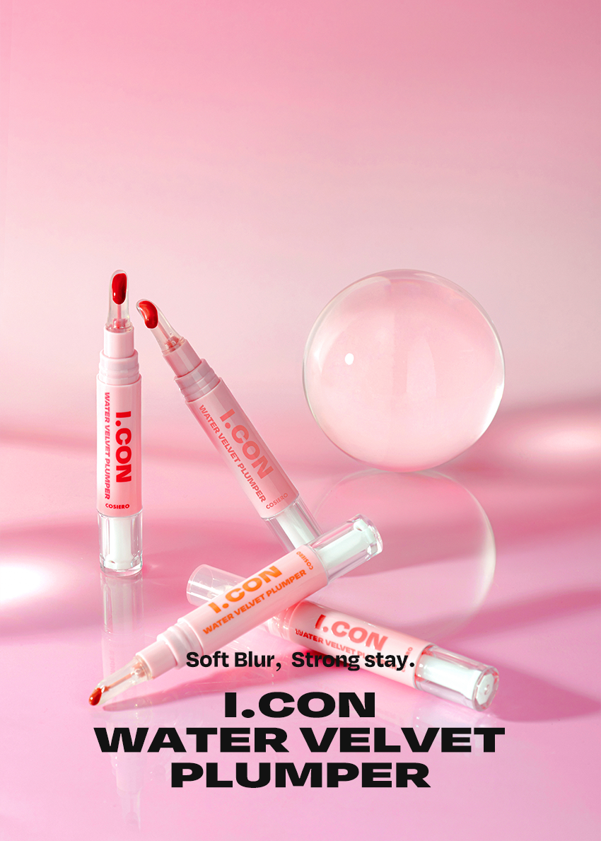 코시에로 아이콘 워터 벨벳 플럼퍼 4 Colors · 4g다이얼을 돌려 콕콕! 
쉽고 빠르게 완성하는 신개념 퀵앤이지 메이크업 
* 다이얼 회전 횟수나 느낌은 제품별로 조금씩 차이가 있을 수 있으나, 
모두 정상 범위 내이며 사용이나 제형에는 전혀 영향이 없습니다. 
COLOR CHART 
BM pick 
01 02 
페어리 핑크 체리쉬 
FAIRY CHERISH 
PINK 
03 04 
멜로우 코랄 로즈 더스크 
MELLOW ROSE 
CORAL DUSK
COSHERO 
I.CON 
WATER VELVET 
PLUMPER 
코시에로 아이콘 워터 벨벳 플럼퍼 
WATER 
I.CON 
VELVET 
PLUMPER 
I.CON 
VELVET 
I.CON 
COSHERO 
I.CON 
1 2 3 
Water to Velvet Fresh Silicone 
Texture Plumping Tip 
건조함 없이 완전 밀착 기분좋은 상쾌함으로 양조절이 쉽고 위생적인 
워터 투 벨벳 텍스처 연출하는 자연스러운 입체감 실리콘 팁1 
Water to Velvet 
Texture 
건조함 없이 완전 밀착 
워터투 벨벳 텍스처첫 터치는 촉촉하게, 마무리는 뽀송하게! 
촉촉한 워터 - 투 - 벨벳 텍스처 
2 
Fresh 
Plumping 
기분 좋은 상쾌함으로 
연출하는 자연스러운 입체감 
02 체리쉬 
Before After 
가볍지만 오랜시간 지속되는 컬러감과 
기분좋은 상쾌함으로 연출하는 
입체감 있는 메이크업3 
Silicone 
Tip 
양조절이 쉽고 위생적인 
실리콘 팁 
Before After 
다이얼 반 바퀴에 립 메이크업 완성! 
더욱 위생적으로 사용 가능한 실리콘 팁HOW TO USE 
1 
다이얼을 돌려 토출구에 
내용물이 나오는 것을 확인해주세요. 
2 
토출구에 내용물이 나온 것을 확인 후 입술에 발라줍니다. 
3 
사용 후 물티슈 등으로 입구를 닦아줍니다. 
*내용물 샘 방지를 위해 처음 사용 시 다이얼 돌리는 횟수가 많을 수 있습니다. 
내용물은 정량 충진 되어있으니 안심하시고 사용하시면 됩니다. 
* 다이얼 회전 횟수나 느낌은 제품별로 조금씩 차이가 있을 수 있으나, 
모두 정상 범위 내이며 사용이나 제형에는 전혀 영향이 없습니다. 
* 제품 사용 후 팁을 닦으실 때 
입구에 맺혀있는 내용물이 많을 경우 
용기 내부 압력에 의하여 
팁에 내용물이 맺힐 수 있습니다. 
제품 사용 후에는 맺혀있는 내용물이 
많지 않도록 닦아주세요.WATER 
WATER VELVET PLUMPER 
I.CON 
I.CON 
VELVET 
PLUMPER 
COSMED COSHED 
-- 
I.CON 
I.CON VEL 
WATER VELVET PLUMPER 
WATER 
Soft Blur, Strong stay 
I.CON 
WATER VELVET 
PLUMPERCOLOR CHART 
Light 
03 
멜로우 코랄 
01 
페어리 핑크 
02 
체리쉬 
Warm Cool 
04 
로즈 더스크 
Deep 
Soft Blur, Strong stay. Cosiero.CON 
LINE UP 
COLOR 
COLOR 
COLOR 
COLOR 
COLOR 
WATER 
COLOR 
WATER 
WATER 
WATER 
I.CON 
I.CON 
I.CON 
I.CON 
I.CON 
I.CON 
I.CON 
I.CON 
I.CON 
I.CON 
VELVET 
VELVET 
VELVET 
VELVET 
WAND 
WAND 
WAND 
WAND 
WAND 
WAND 
TINT 
TINT 
TINT 
TINT 
아이콘 컬러 완드 아이콘 워터 벨벳 플럼퍼 
COLOR WAND WATER VELVET PLUMPER 
GLOSSYPLUM 
GLOSSY 
I.CON 
I.CON 
-- 
아이콘 글로시 플럼퍼 
GLOSSY PLUMPERQ&A 
WATE 
Q1 양 조절을 어떻게 하면 될까요? 
코시에로 아이콘 워터 벨벳 플럼퍼 제품의 경우 
다이얼 타입의 제품으로 첫 사용 시에는 양조절이 어려우실 수 있습니다. 
적은 양으로도 충분히 입술 발색을 하실 수 있는 제품이니 
조금씩 다이얼을 돌려 사용해주세요! 
Q2 입술이 시원해요! 
코시에로 아이콘 워터 벨벳 플럼퍼 제품은 플럼핑을 도와주는 원료가 
함유되어있어 입술에 제품을 도포 시 기분좋은 시원함이 느껴집니다. 
정상적인 사용감이니 안심하고 사용해주세요! 
Q3 다이얼을 돌려도 안 나와요! 
코시에로 아이콘 워터 벨벳 플럼퍼 제품은 제품의 압력으로 인한 
누액을 막기 위해 약간의 빈공간이 있습니다. 첫 사용시에는 
다이얼을 많이 돌려야할 수 있으나 내용물은 정량 충진되어있습니다. 
Q4 제품 사용 후 토출구에 내용물이 맺혀있어요! 
코시에로 워터 벨벳 플럼퍼 제품은 위생적인 사용을 위해 
실리콘 팁을 사용하고 있습니다. 제품 사용 후 토출되는 부분에 
내용물이 고여있을 경우 내용물이 팁에 맺힐 수 있습니다. 
내용물이 많이 고여있지 않도록 제품 사용 후에는 팁을 닦아주세요.Cosiero 
상품 정보 고시 
제품명 코시에로 아이콘 워터 벨벳 플럼퍼 
내용물의 용량 또는 중량 4g 
제품 주요 사양 모든 피부 타입 
다이얼을 돌려 내용물이 적당량 나오면 마른 입술 위에 부드럽게 
사용방법 
펴 발라 줍니다. 제품 사용 후에는 팁을 닦고 캡을 닫아 보관해주세요. 
식품의약처 심사 필 유무 해당 없음 
(기능성화장품) 
화장품제조업자 (주)모나미코스메틱 
화장품책임판매업자 (주)제이엔지코리아 
제조번호 및 사용기간 개봉 전 36개월 / 개봉 후 6개월 
제조국 대한민국 
사용할 때의 주의사항 1) 화장품 사용 시 또는 사용 후 직사광선에 의하여 사용 부위가 붉은 반점, 
부어오름 또는 가려움증 등의 이상 증상이나 부작용이 있는 경우에는 
전문의 등과 상담할것. 
2) 상처가 있는 부위 등에는 사용을 자제할 것. 
3) 보관 및 취급 시 주의사항, 
가) 어린이의 손이 닿지 않는 곳에 보관할 것. 
나) 직사광선을 피해서 보관할 것. 
품질보증기준 본 화장품에 이상이 있을 경우 공정거래위원회 고시 
'소비자분쟁해결기준' 에 의해 보상해드립니다. 
소비자상담 관련 전화번호 고객상담실 080-020-5393전성분 
01 페어리 핑크 
정제수, 다이메티콘, 부틸렌글라이콜, 다이메티콘/비닐다이메티콘크로스폴리머, 폴리글리세릴-10미리스테이트, 폴리아크릴레이트크로 
스폴리머-6, 펜틸렌글라이콜, 멘톤글리세린아세탈, 벤질글라이콜, 티타늄디옥사이드, 폴리글리세릴-10아이소스테아레이트, 황색산화철, 
에틸헥실글리세린, 향료, 암모늄아크릴레이트코폴리머, 알루미늄하이드록사이드, 적색202호, 에틸프로판다이올, 적색227호, 황색5호, 
에틸에타크릴레이트크로스폴리머, 트라이에톡시카프릴릴실레인, 바룸설페이트, 알지닌, 카보머, 소듐아크릴레이트코폴리머, 시메티콘, 
글리세릴카프릴레이트, 카프릴릴글라이콜, 1,2-헥산다이올, 페닐프로판올, 청색1호, 하이알루로닉애씨드, 하이드롤라이즈드하이알루로 
닉애씨드, 소듐하이알루로네이트 
02 체리쉬 
정제수, 다이메티콘, 부틸렌글라이콜, 다이메티콘/비닐다이메티콘크로스폴리머, 폴리글리세릴-10미리스테이트, 폴리아크릴레이트크로 
스폴리머-6, 티타늄디옥사이드, 펜틸렌글라이콜, 멘톤글리세린아세탈, 벤질글라이콜, 폴리글리세릴-10아이소스테아레이트, 적색227호, 
에틸헥실글리세린, 향료, 황색4호, 알루미늄하이드록사이드, 메틸메타크릴레이트크로스폴리머, 트라이에톡시카프릴릴실레인, 알지닌, 카 
보머, 글리세릴카프릴레이트, 시에티콘, 1,2-헥산다이올, 청색1호, 하이알루로닉애씨드, 하이드롤라이즈드하이알루로닉애씨드, 소듐하이 
알루로네이트 
03 멜로우 코랄 
정제수, 다이메티콘, 부틸렌글라이콜, 다이에티콘/비닐다이에티콘크로스폴리머, 폴리글리세릴-10미리스테이트, 폴리아크릴레이트크로 
스폴리머-6, 펜틸렌글라이콜, 멘톤글리세린아세탈, 벤질글라이콜, 티타늄디옥사이드, 황색산화철, 에틸헥실글리세린, 향료, 암모늄아크 
릴레이트코폴리머, 폴리글리세릴-10아이소스테아레이트, 적색227호, 메틸프로판다이올, 알루미늄하이드록사이드, 메틸메타크릴레이트크로스폴리머, 
트라이에톡시카프릴릴실레인, 알지닌, 카보머, 소듐아크릴레이트코폴리머, 시에티콘, 카프릴릴글라이콜, 글리세 
릴카프릴레이트, 청색1호, 페닐프로판올, 1,2-헥산다이올, 하이알루로닉애씨드, 하이드롤라이즈드하이알루로닉애씨드, 
소듐하이알루로네이트 
04 로즈 더스크 
정제수, 다이메티콘, 부틸렌글라이콜, 다이에티콘/비닐다이에티콘크로스폴리머, 폴리글리세릴-10미리스테이트, 폴리아크릴레이트크로 
스폴리머-6, 펜틸렌글라이콜, 멘톤글리세린아세탈, 벤질글라이콜, 티타늄디옥사이드, 황색산화철, 에틸헥실글리세린, 향료, 암모늄아크 
릴레이트코폴리머, 폴리글리세릴-10아이소스테아레이트, 흑색산화철, 적색227호, 메틸프로판다이올, 황색5호, 알루미늄하이드록사이 
드, 소듐아크릴레이트코폴리머, 알지닌, 카보머, 에틸메타크릴레이트크로스폴리머, 트라이에톡시카프릴릴실레인, 카프릴릴글라이콜, 시 
메티콘, 페닐프로판올, 글리세릴카프릴레이트, 청색1호, 1,2-헥산다이올, 하이알루로닉애씨드, 하이드롤라이즈드하이알루로닉애씨드, 
소듐하이알루로네이트