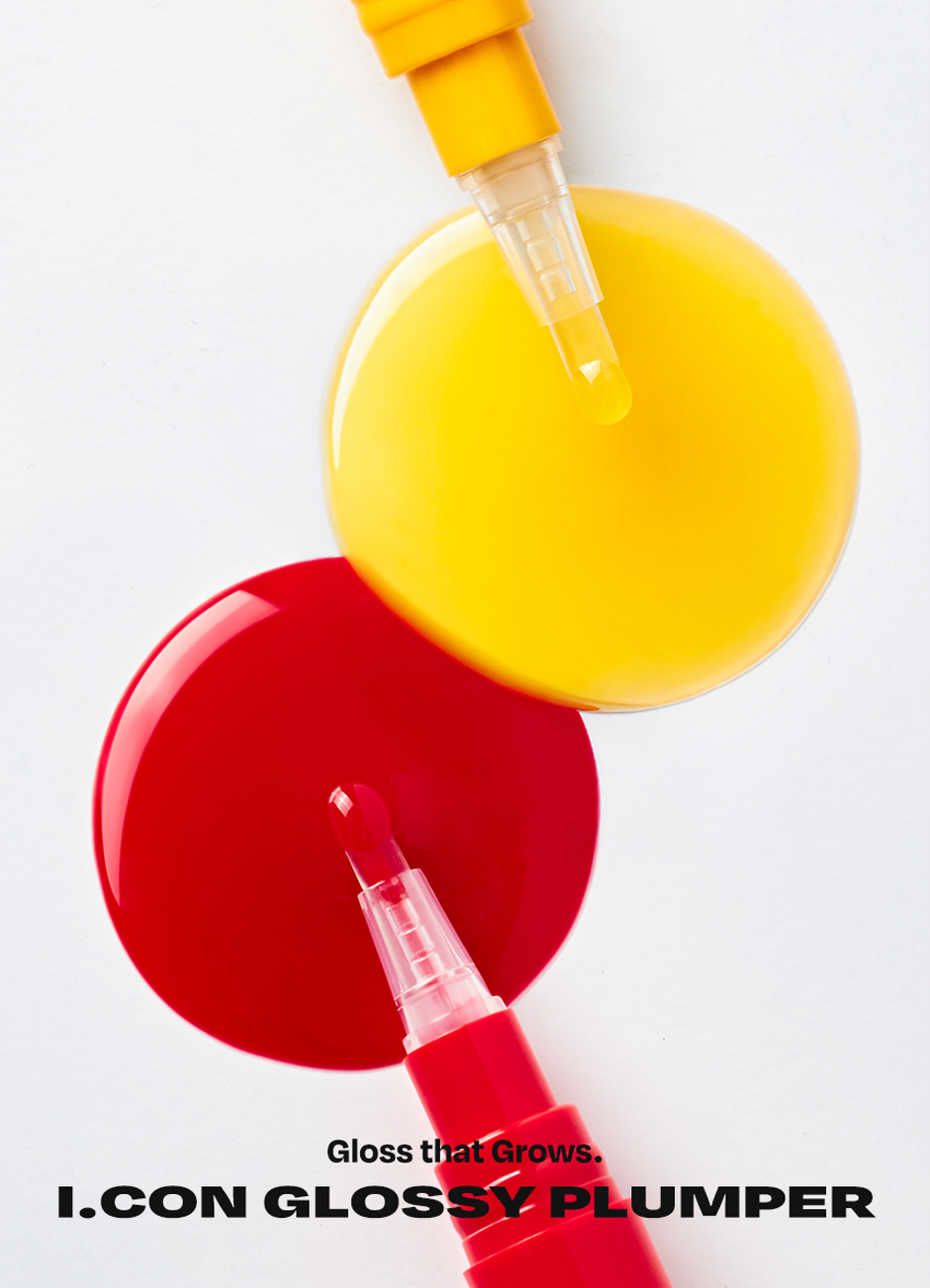코시에로 
아이콘 글로시 플럼퍼 
2종 · 4g다이얼을 돌려 콕콕! 
쉽고 빠르게 완성하는 신개념 퀵앤이지 메이크업 
* 다이얼 회전 횟수나 느낌은 제품별로 조금씩 차이가 있을 수 있으나, 
모두 정상 범위 내이며 사용이나 제형에는 전혀 영향이 없습니다. 
색상표 
BM pick 
01 02 
오드 클리어 클리어 레드 
ODD CLEAR 
CLEAR RED 
*이미지는 이해를 돕기 위한 연출컷으로, 
실제 발색은 투명에 가까운 
옐로우 제형이니 참고 부탁드립니다.
Gloss that Grows. 
I.CON 
GLOSSY 
PLUMPER 
코시에로 글로시 플럼퍼 
I.CON GLOSSY 
PLUMPER 
GLOSSY PLUMPER 
I.CON 
- 
(GSWRO 
1 2 3 
더블 글로시 실리콘 
플럼핑 무드 팁 
탱글하게 유지되는 광감 맑고 투명한 양조절이 쉽고 위생적인 
더블 플럼핑 글로시 무드 실리콘 팁ニ 
Double 
Plumping 
탱글하게 유지되는 광감 
더블 플럼핑도톰한 광택으로 한 번, 시원한 플럼핑 기능으로 한번 더! 
한 번의 터치로 탱글 입술 완성 
2 
Glossy 
Mood 
맑고 투명한 
글로시 무드 
Warm Best 웜톤 베스트 조합 
 
아이콘 워터 벨벳 플럼퍼 아이콘 글로시 플럼퍼 
03 멜로우 코랄 01 오드 클리어 
Cool Best 쿨톤 베스트 조합 
아이콘 워터 벨벳 플럼퍼 아이콘 글로시 플럼퍼 
01 페어리 핑크 02 클리어 레드 
단독 사용으로 자연스러운 볼륨감과 
베이스 립 토퍼로 사용 했을 때 광택감이 가득해져 
더욱 도톰해지는 입술3 
Silicone 
Tip 
양조절이 쉽고 위생적인 
실리콘팁 
Before After 
다이얼 반 바퀴에 립 메이크업 완성! 
더욱 위생적으로 사용 가능한 실리콘 팁HOW TO USE 
1 
다이얼을 돌려 토출구에 
내용물이 나오는 것을 확인해주세요. 
2 
토출구에 내용물이 나온 것을 확인 후 입술에 발라줍니다. 
3 
사용 후 물티슈 등으로 입구를 닦아줍니다. 
*내용물 샘 방지를 위해 처음 사용 시 다이얼 돌리는 횟수가 많을 수 있습니다. 
내용물은 정량 충진 되어있으니 안심하시고 사용하시면 됩니다. 
* 다이얼 회전 횟수나 느낌은 제품별로 조금씩 차이가 있을 수 있으나, 
모두 정상 범위 내이며 사용이나 제형에는 전혀 영향이 없습니다. 
* 제품 사용 후 팁을 닦으실 때 
입구에 맺혀있는 내용물이 많을 경우 
용기 내부 압력에 의하여 
팁에 내용물이 맺힐 수 있습니다. 
제품 사용 후에는 맺혀있는 내용물이 
많지 않도록 닦아주세요. 
Gloss that Grows. CosieroGloss that Grows. 
I.CON GLOSSY PLUMPERI.CON 
LINE UP 
COLOR 
COLOR 
COLOR 
COLOR 
COLOR 
COLOR 
WATER 
WATER 
WATER 
WATER 
I.CON 
I.CON 
I.CON 
I.CON 
I.CON 
I.CON 
I.CON 
I.CON 
I.CON 
I.CON 
VELVET 
VELVET 
VELVET 
VELVET 
WAND 
WAND 
WAND 
WAND 
WAND 
WAND 
YINY 
TINT 
THE 
TINT 
아이콘 컬러 완드 아이콘 워터 벨벳 플럼퍼 
COLOR WAND WATER VELVET PLUMPER 
GLOSSY 
GLOSSY 
I.CON 
I.CON 
PLUMPER 
아이콘 글로시 플럼퍼 
GLOSSY PLUMPER&A 
Q1 오드 클리어는 노란색인데 실제 발색도 노란색인가요? 
오드 클리어는 외색은 노란색이지만 실제 발색 시 
투명하게 발색되는 컬러입니다. 단 제형을 도톰하게 올릴 경우 
노란색 외색이 보일 수 있으니 어플리케이터를 통해 얇게 올려주세요! 
Q2 입술이 시원해요! COSIERO 
코시에로 아이콘 글로시 플럼퍼 제품은 플럼핑을 도와주는 원료가 
함유되어있어 입술에 제품을 도포 시 기분좋은 시원함이 느껴집니다. 
정상적인 사용감이니 안심하고 사용해주세요! 
Q3 다이얼을 돌려도 안 나와요! 
코시에로 아이콘 글로시 플럼퍼 제품은 제품의 압력으로 인한 
누액을 막기 위해 약간의 빈공간이 있습니다. 첫 사용시에는 
다이얼을 많이 돌려야할 수 있으나 내용물은 정량 충진되어있습니다. 
Q4 제품 사용 후 토출구에 내용물이 맺혀있어요! 
코시에로 아이콘 글로시 플럼퍼 제품은 위생적인 사용을 위해 
실리콘 팁을 사용하고 있습니다. 제품 사용 후 토출되는 부분에 
내용물이 고여있을 경우 내용물이 팁에 맺힐 수 있습니다. 
내용물이 많이 고여있지 않도록 제품 사용 후에는 팁을 닦아주세요.코시에로 
상품 정보 고시 
제품명 코시에로 아이콘 글로시 플럼퍼 
내용물의 용량 또는 중량 4g 
제품 주요 사양 모든 피부 타입 
다이얼을 돌려 내용물이 적당량 나오면 마른 입술 위에 부드럽게 
사용방법 
펴 발라 줍니다. 제품 사용 후에는 팁을 닦고 캡을 닫아 보관해주세요. 
식품의약처 심사 필 유무 해당 없음 
(기능성화장품) 
화장품제조업자 (주)모나미코스메틱 
화장품책임판매업자 (주)제이엔지코리아 
제조번호 및 사용기간 개봉 전 36개월 / 개봉 후 6개월 
제조국 대한민국 
사용할 때의 주의사항 1) 화장품 사용 시 또는 사용 후 직사광선에 의하여 사용 부위가 붉은 반점, 
부어오름 또는 가려움증 등의 이상 증상이나 부작용이 있는 경우에는 
전문의 등과 상담할것. 
2) 상처가 있는 부위 등에는 사용을 자제할 것. 
3) 보관 및 취급 시 주의사항, 
가) 어린이의 손이 닿지 않는 곳에 보관할 것. 
나) 직사광선을 피해서 보관할 것. 
품질보증기준 본 화장품에 이상이 있을 경우 공정거래위원회 고시 
'소비자분쟁해결기준' 에 의해 보상해드립니다. 
소비자상담 관련 전화번호 고객상담실 080-020-5393전성분 
01 오드 클리어 
다이아이소스테아릴말레이트, 폴리부텐, 트라이데실트라이엘리테이트, 카프릴릭/카프릭트라이글리세라이드, 
펜타에리스리틸테트라아 
이소스테아레이트, 실리카다이메틸실릴레이트, 세레신, 솔비탄아이소스테아레이트, 멘톨, 다이스테아다이모늄헥토라이트, 
페녹시에탄올, 프로필렌카보네이트, 향료, 폴리글리세릴-2트라이아이소스테아레이트, 황색산화철, 황색4호 
02 클리어 레드 
다이아이소스테아릴말레이트, 폴리부텐, 트라이데실트라이멜리테이트, 카프릴릭/카프릭트라이글리세라이드, 
펜타에리스리틸테트라아 
이소스테아레이트, 실리카다이에틸실릴레이트, 세레신, 솔비탄아이소스테아레이트, 멘톨, 폴리글리세릴-2트라이아이소스테아레이트, 
다이스테아다이모늄헥토라이트, 페녹시에탄올, 적색202호, 황색5호, 프로필렌카보네이트, 향료