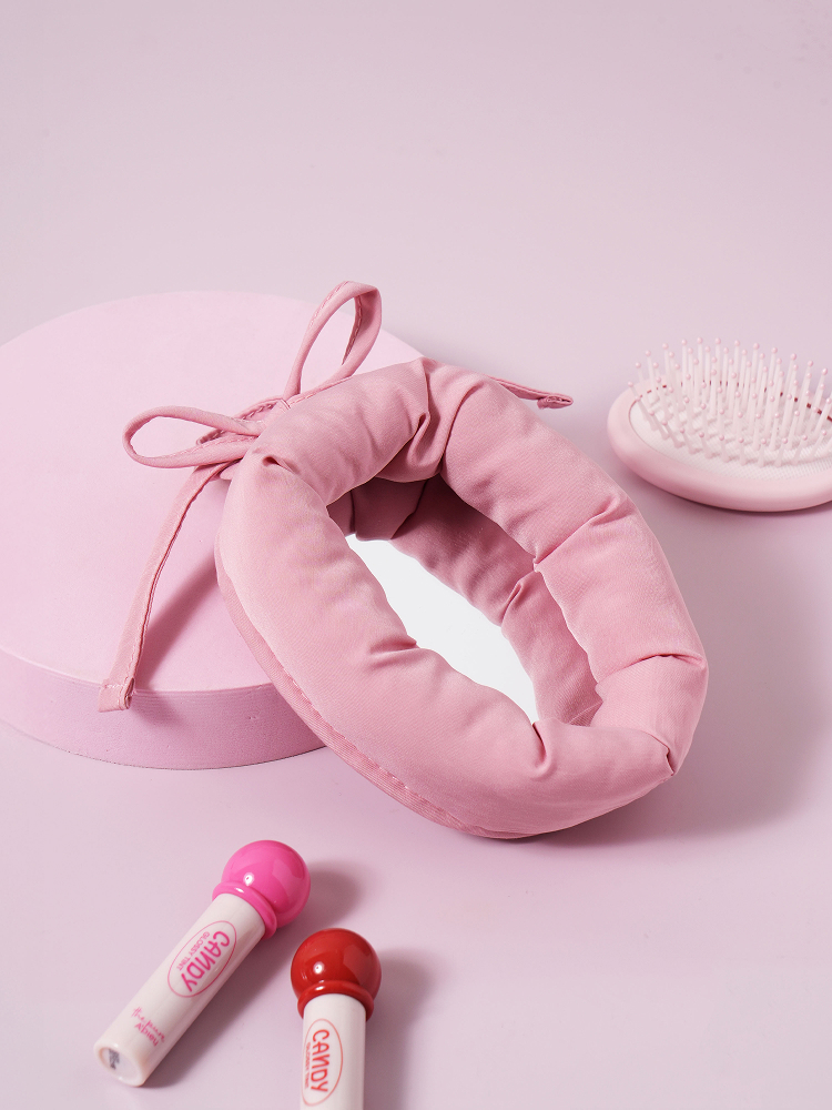 Подвесное круглое мягкое зеркало Lovely
