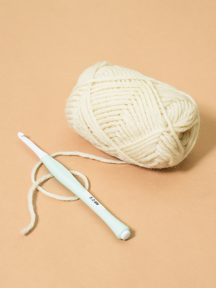 일본제 무염색 굵은 양모실 25 g 아이보리