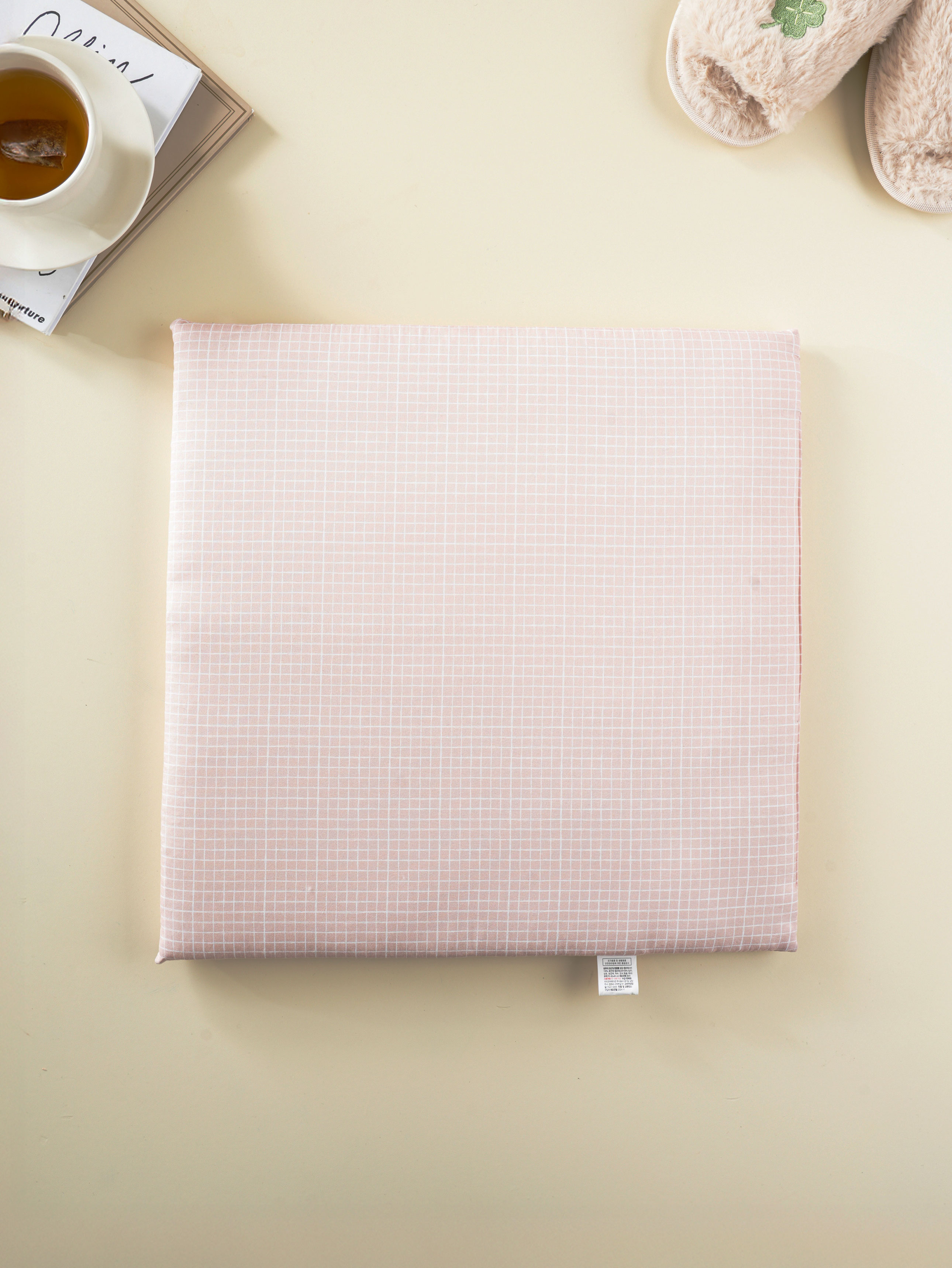 체크 패턴 스펀지 사각 방석 40 X 40 cm 베이지