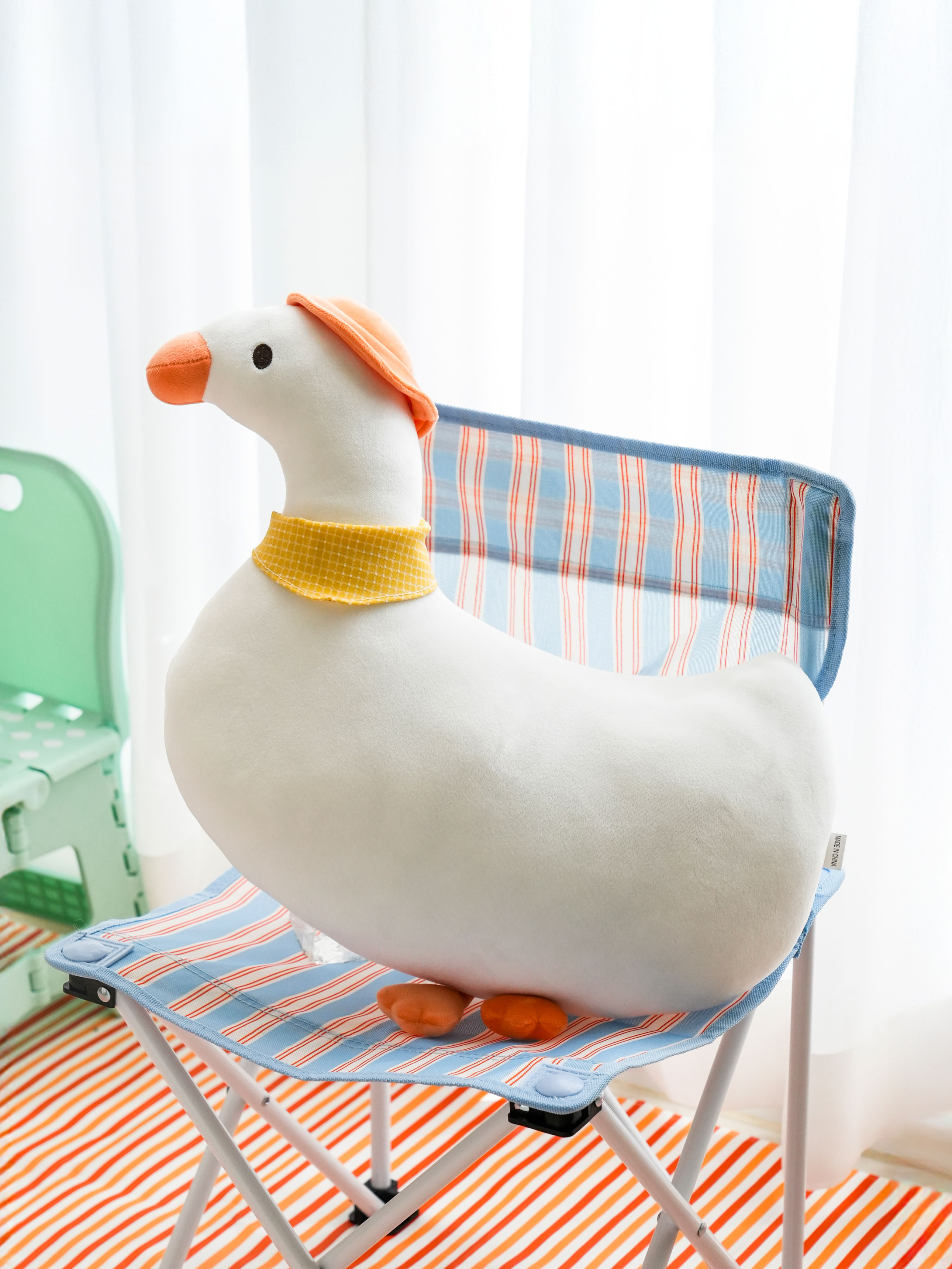 봄피크닉 소풍 떠나는 오리 인형 화이트