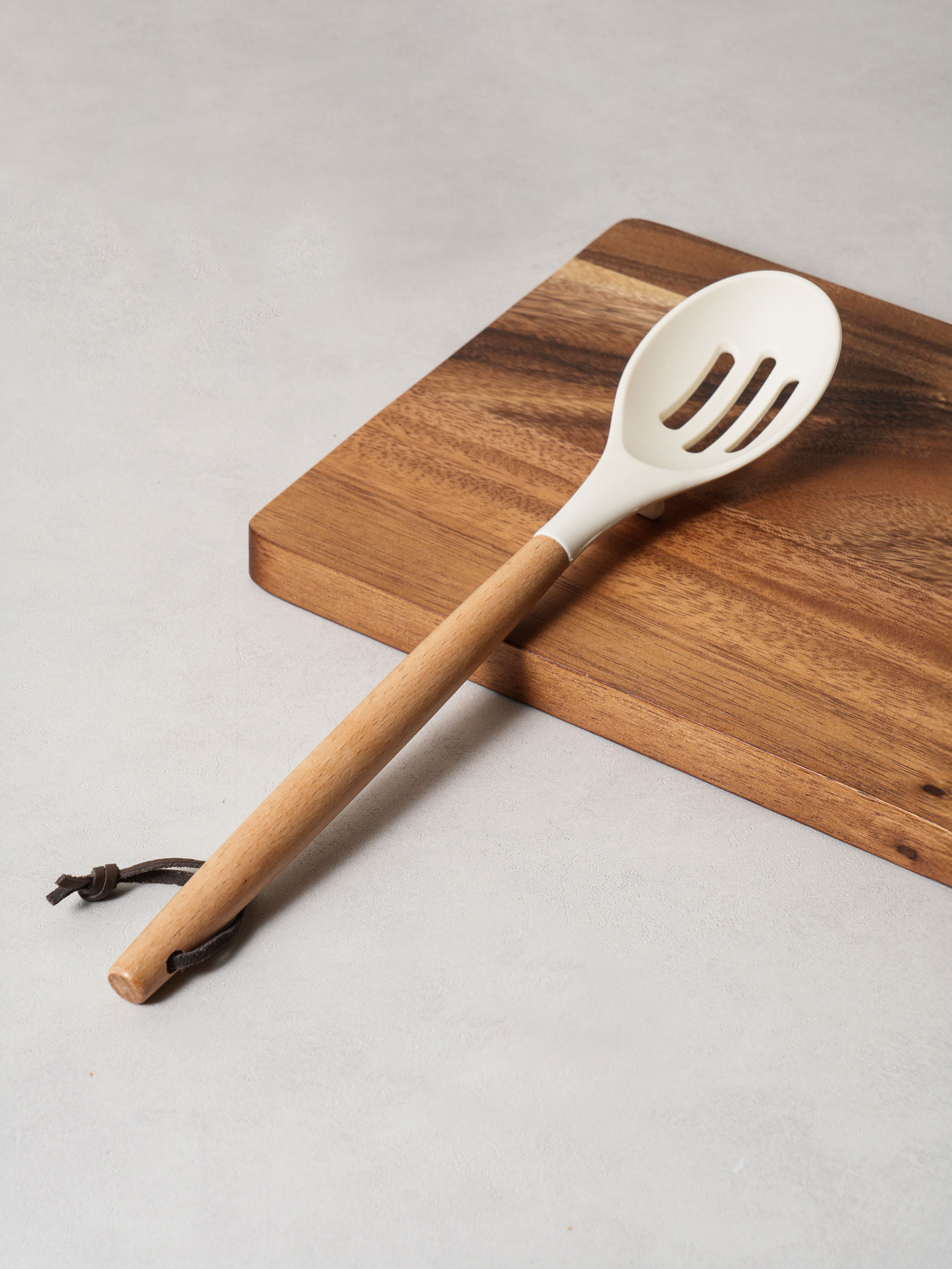 우드 손잡이 실리콘 타공 스푼 31 cm
