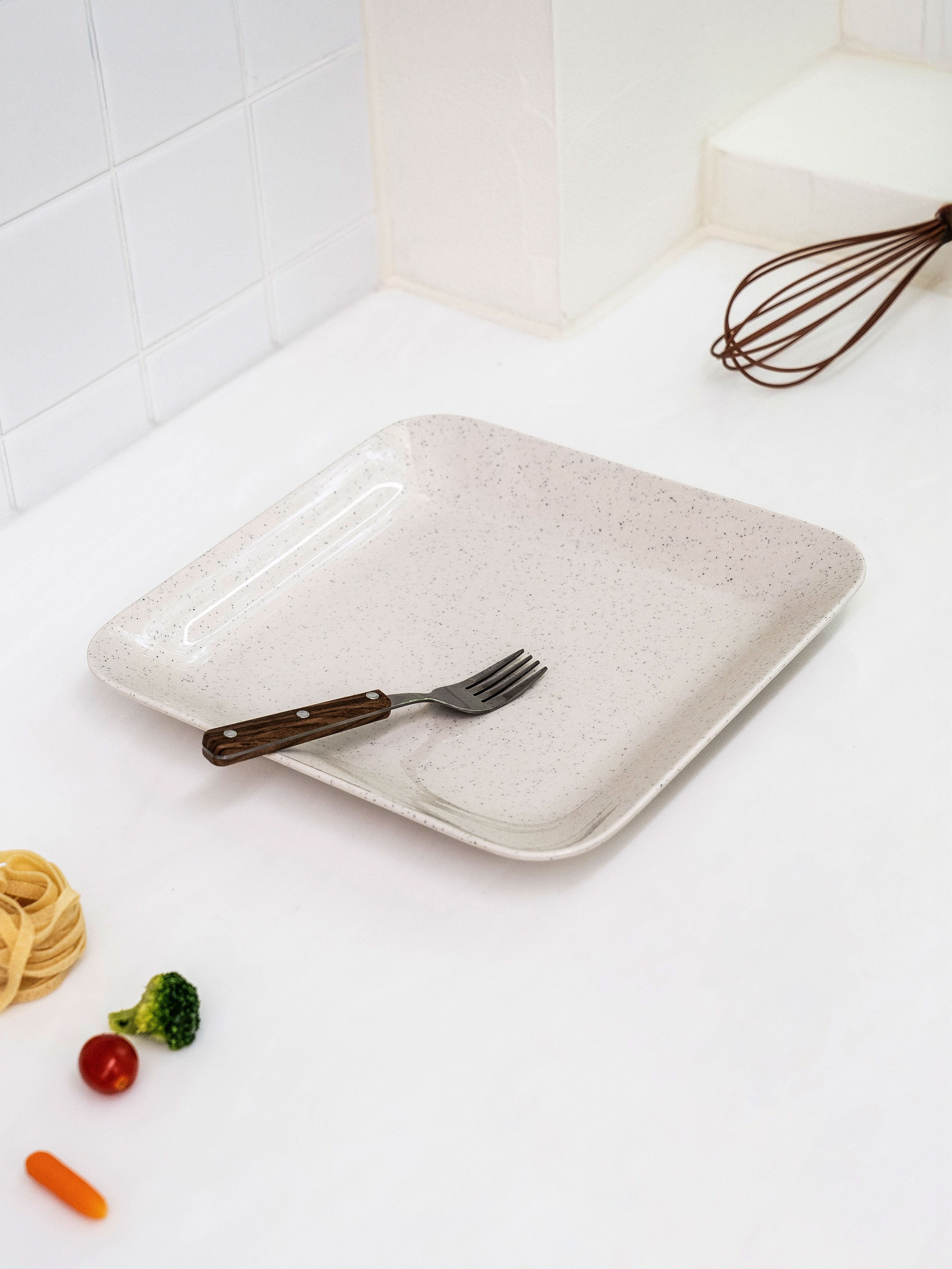 화이트 멜라민 사각 접시 26.5 cm