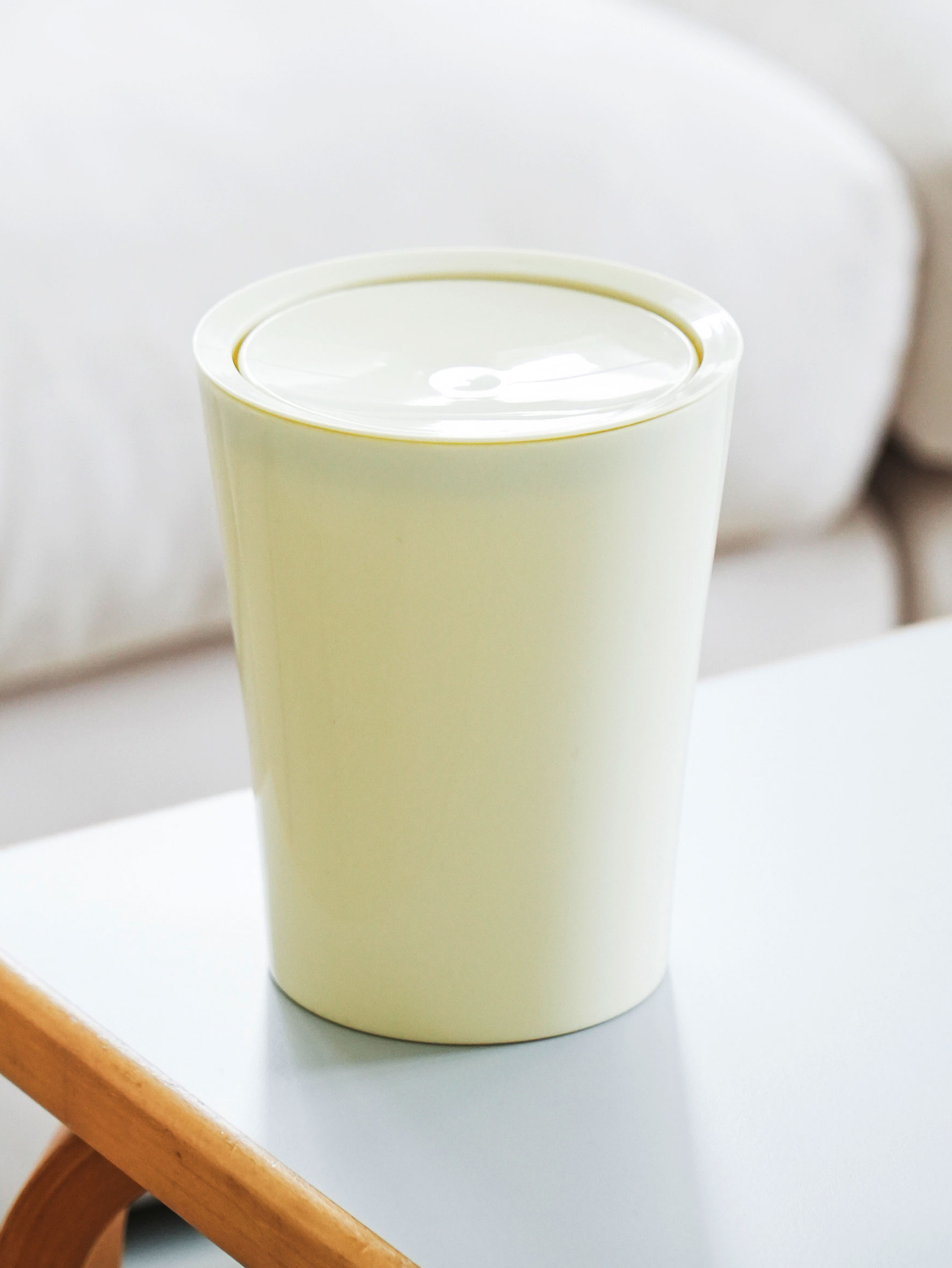 원형 스윙 휴지통 1.5 L