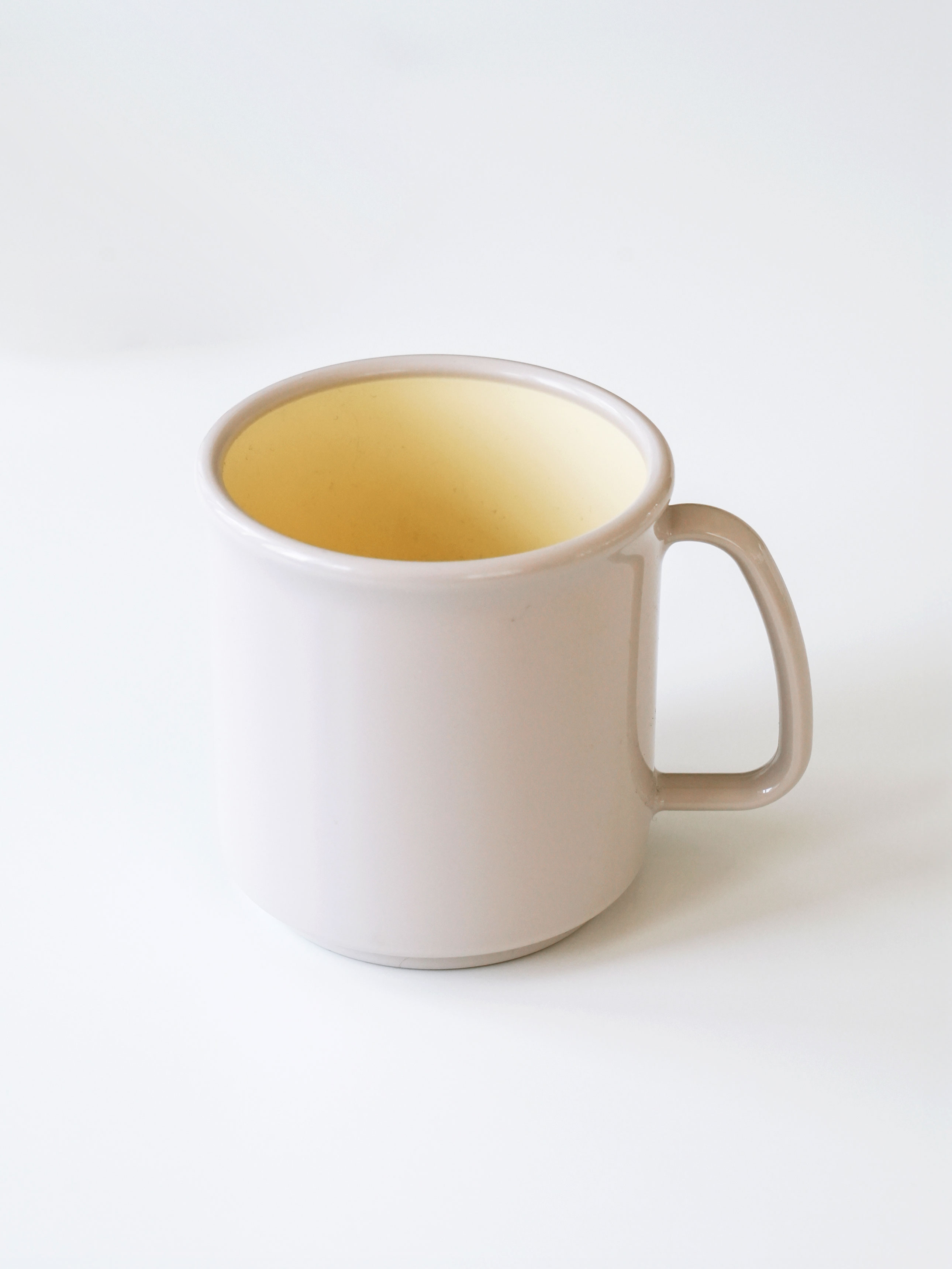 투톤 플라스틱 머그컵 400 ml 옐로우