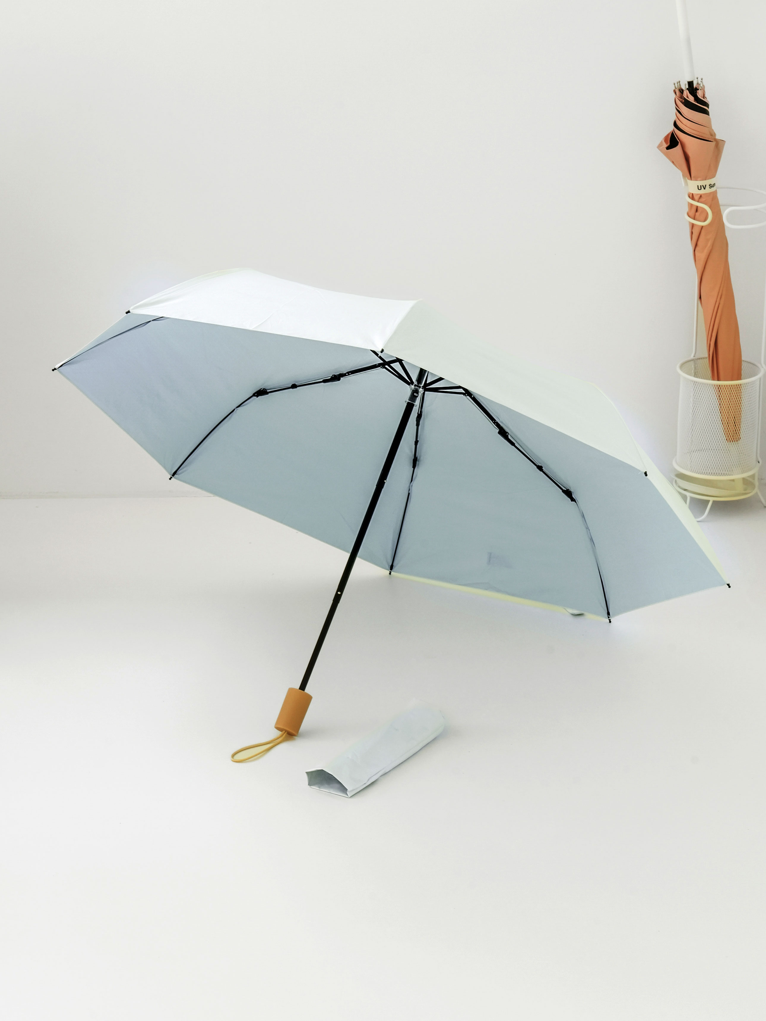 [UV 최대 96% 차단] 투톤 암막 3단 수동 우산 8K 56 cm 화이트