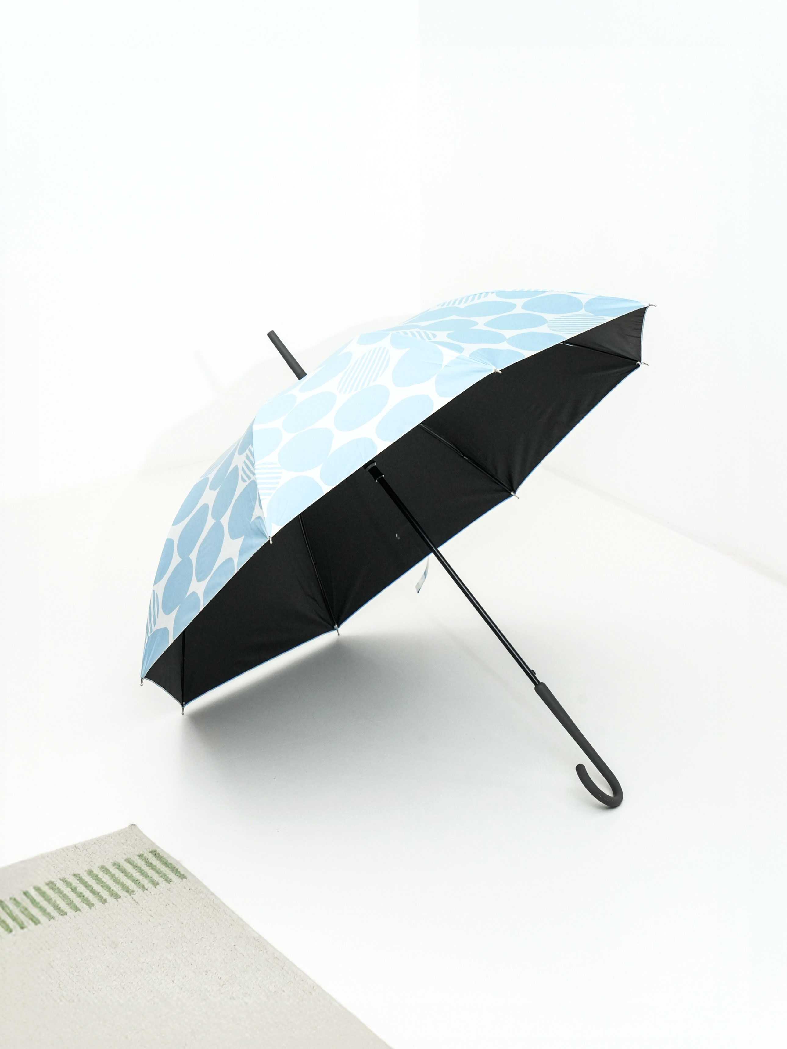 [UV 최대 99% 차단] 도트 무늬 암막 장우산 8K 56 cm 블루