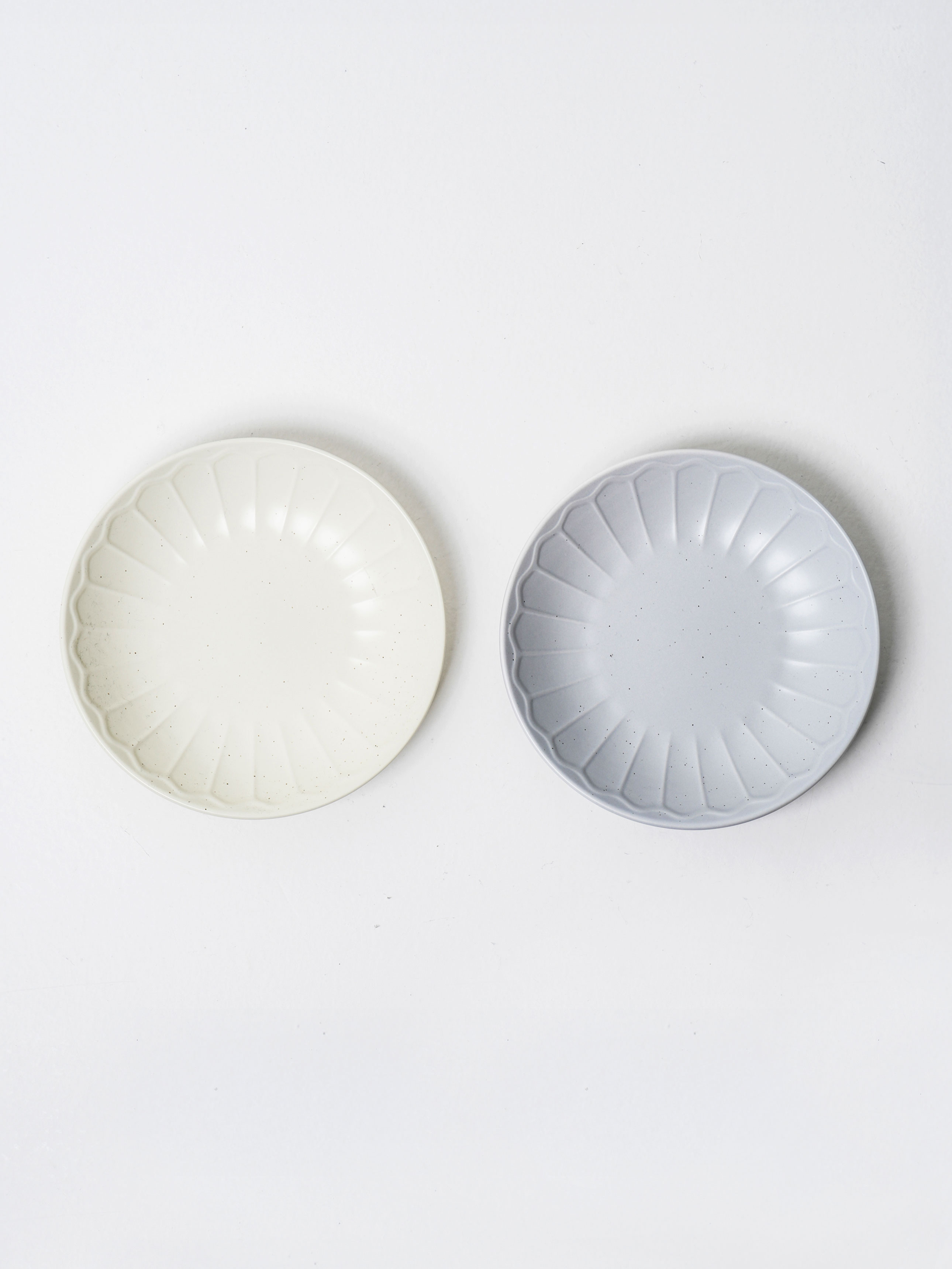 무광점무늬양각찬기(약17 cm)