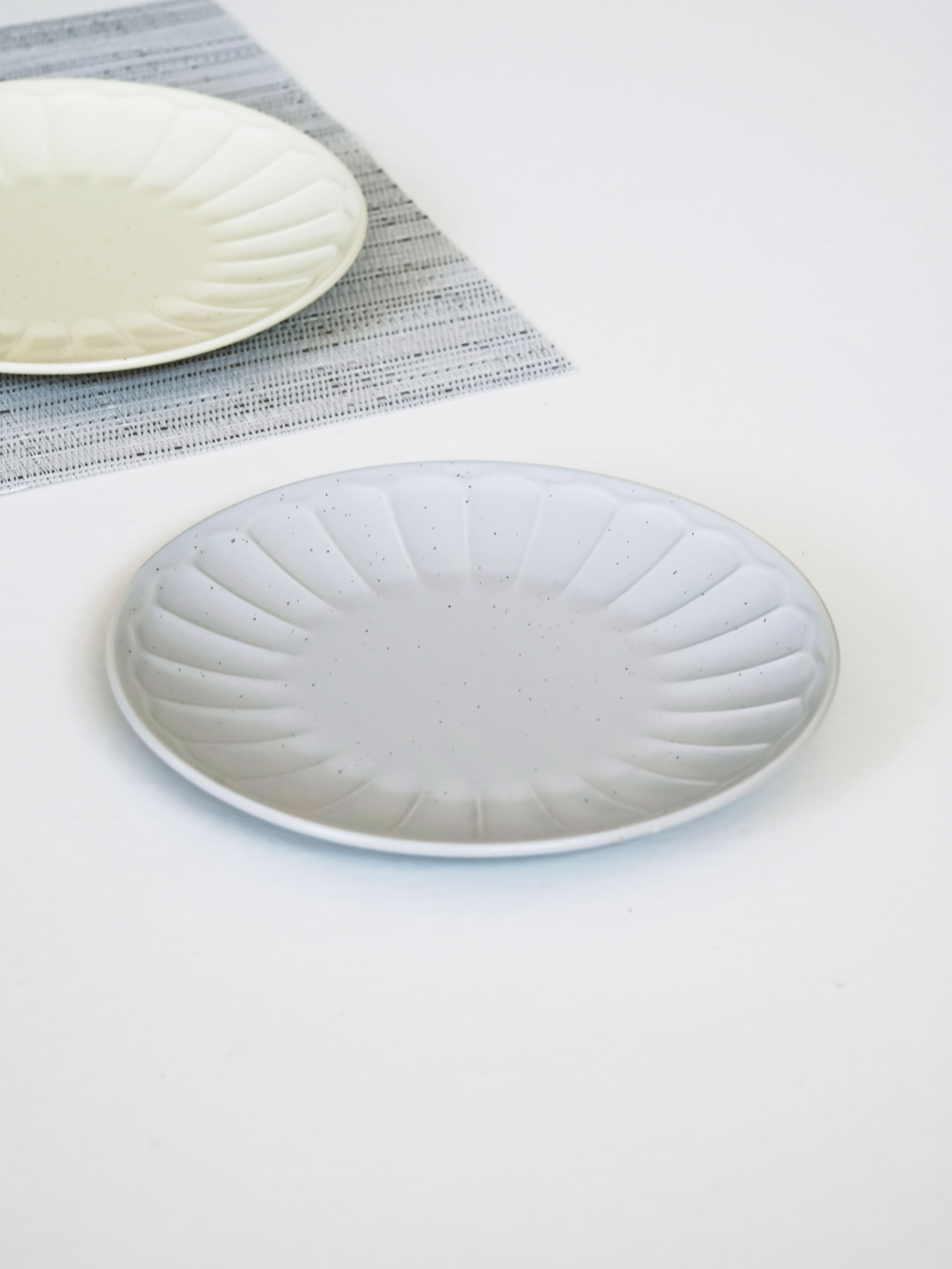 무광점무늬양각찬기(약17 cm)