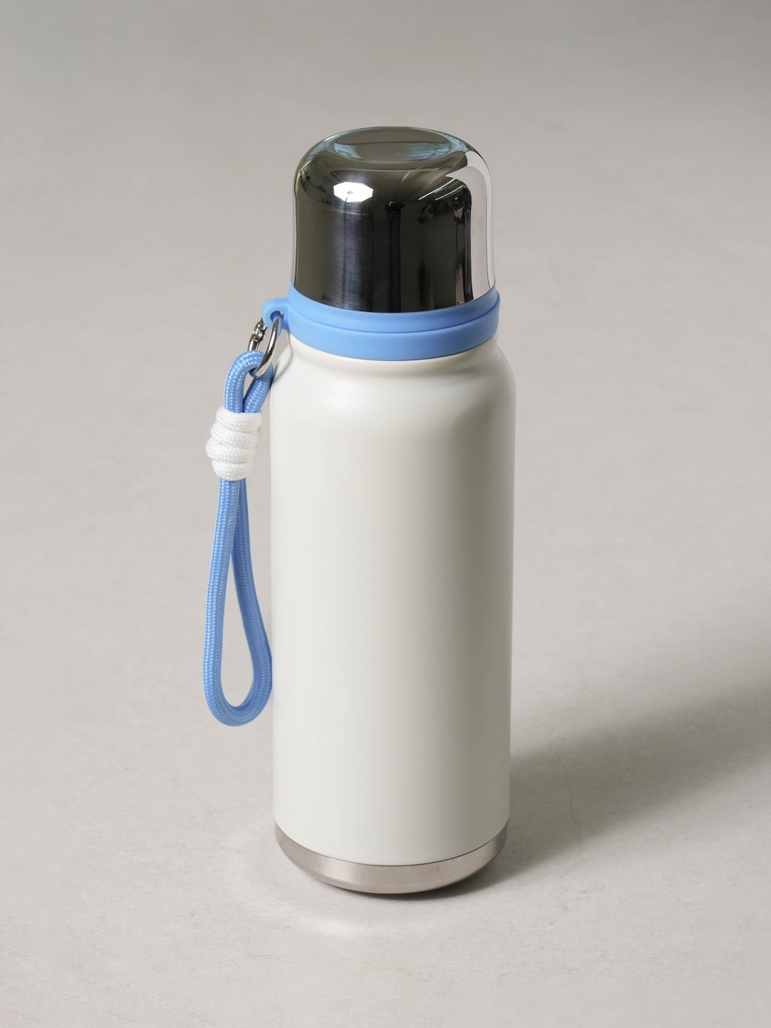 스트랩 아웃도어 보온병 670 ml