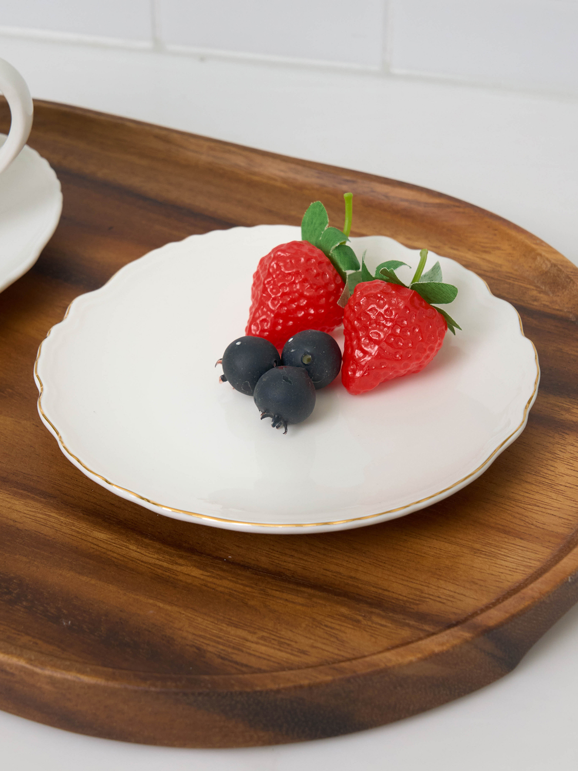 Тарелка с золотой каймой и цветами 14.5 cm
