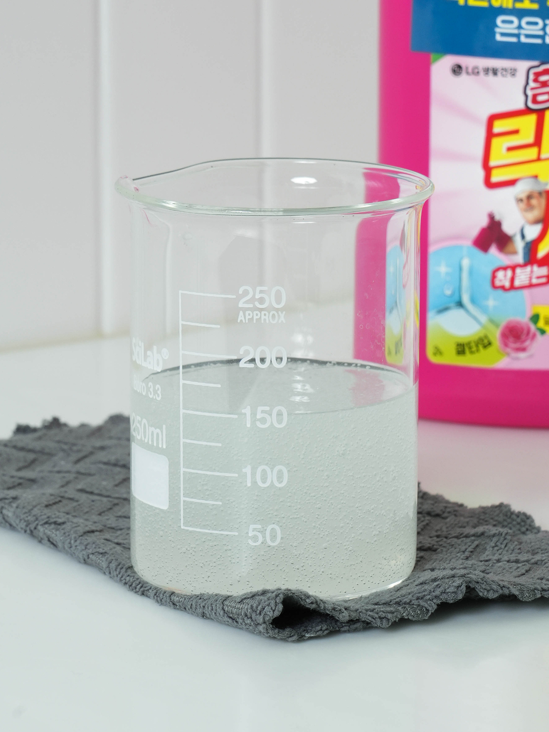홈스타 착 붙는 분사 락스 700 ml 후로랄향