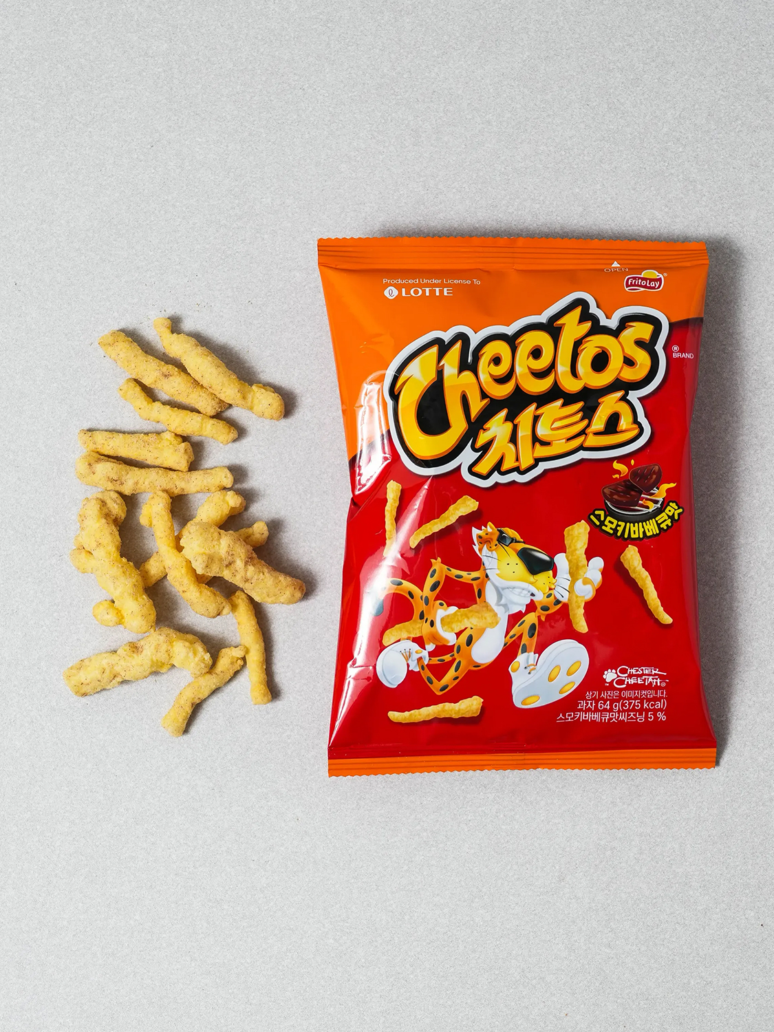 Lotte Cheetos со вкусом дымного барбекю 64 г