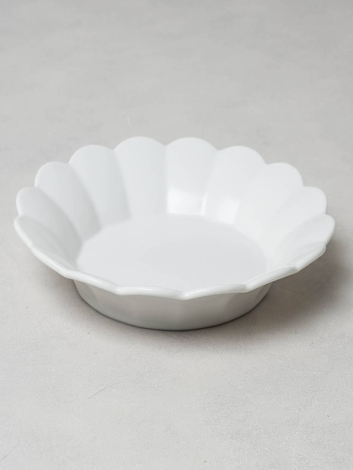 무광 꽃잎 접시 17 cm