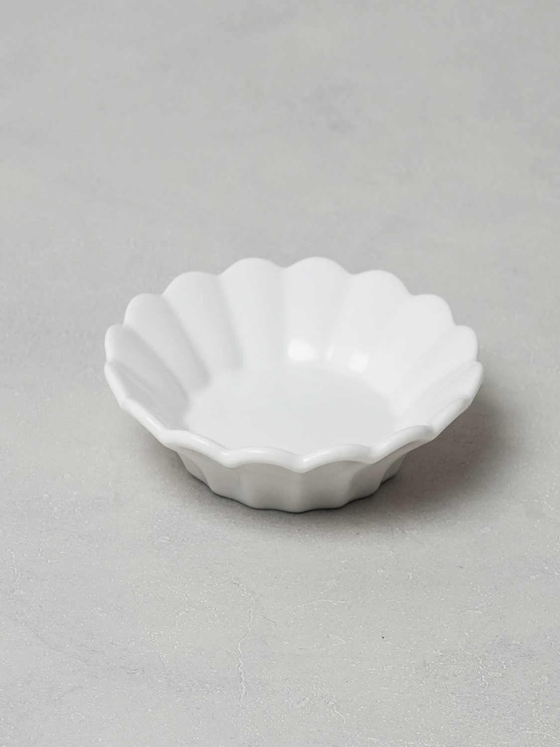 무광 꽃잎 접시 8 cm