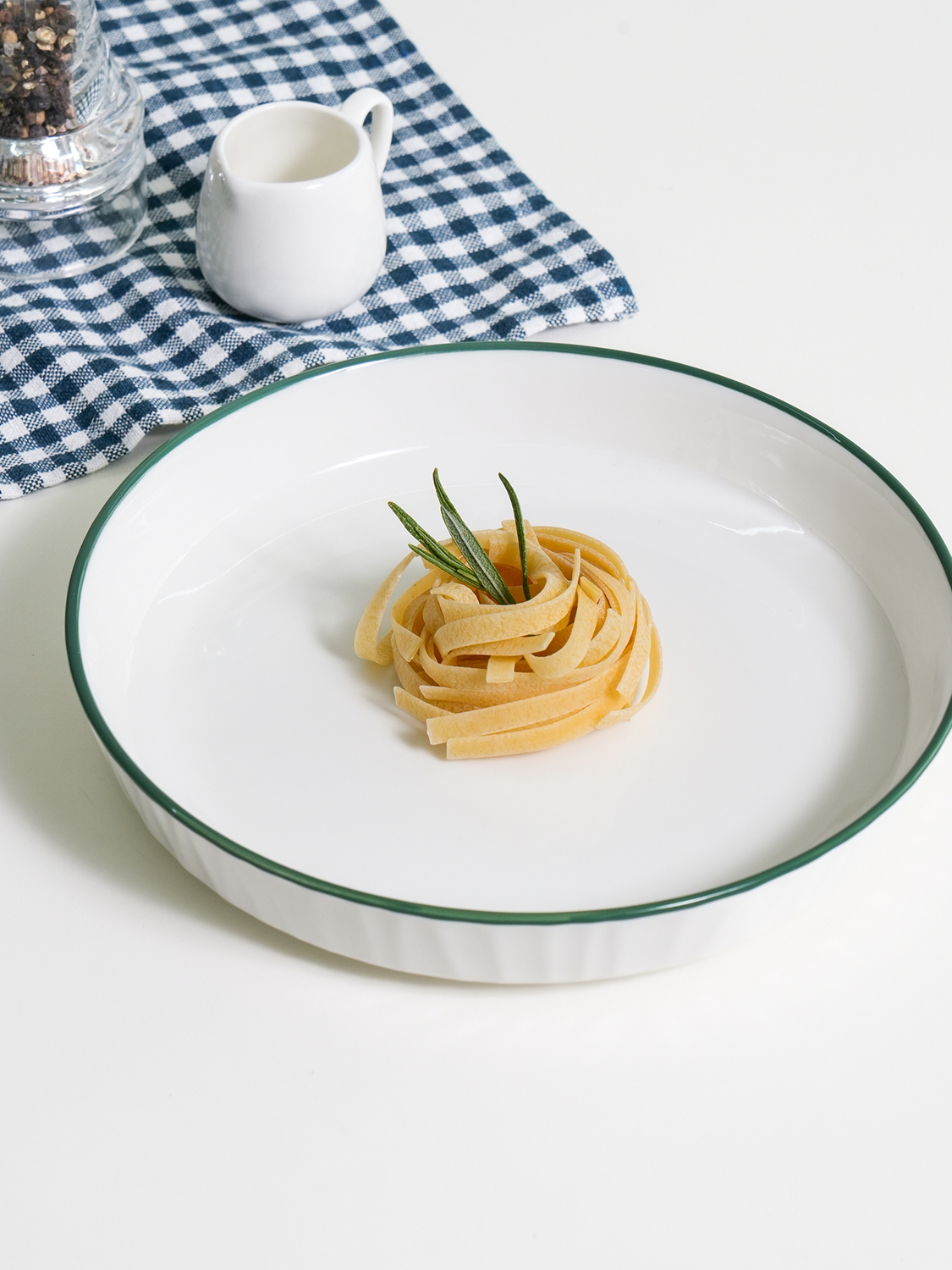 Тарелка с каемкой 19.5 см зеленая