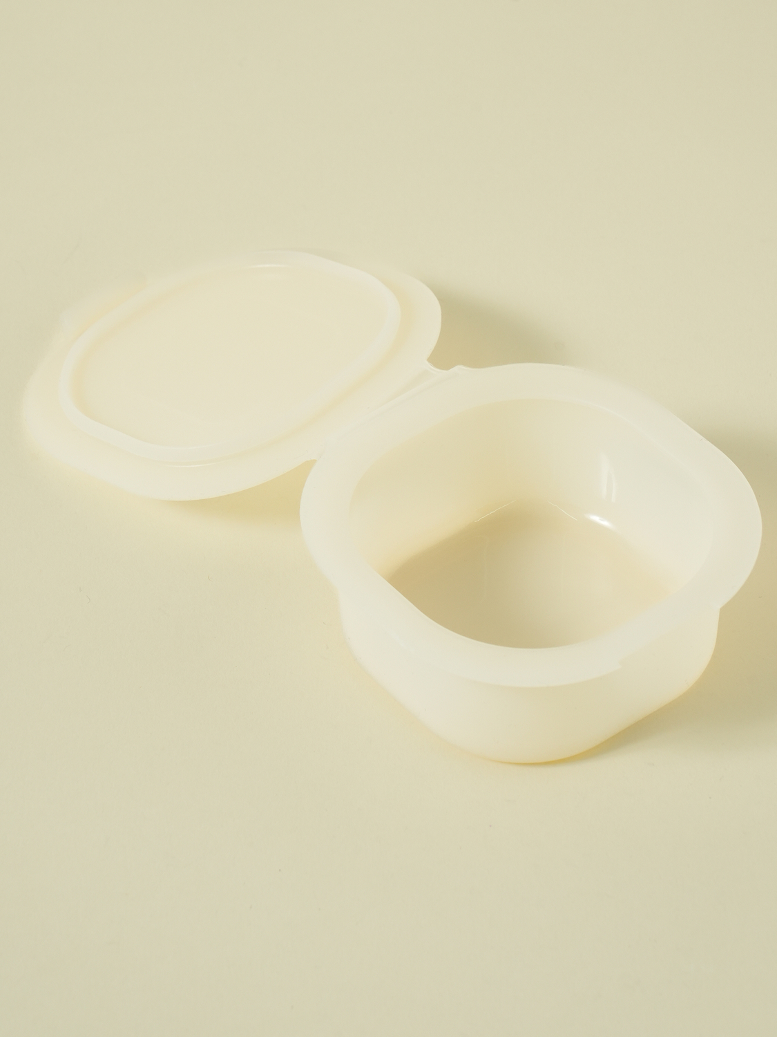 뚜껑 일체형 실리콘 용기 180 ml