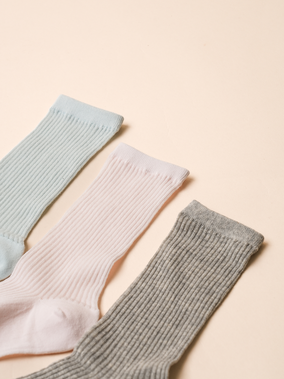 Kikiya Socks Прозрачные длинные носки в рубчик