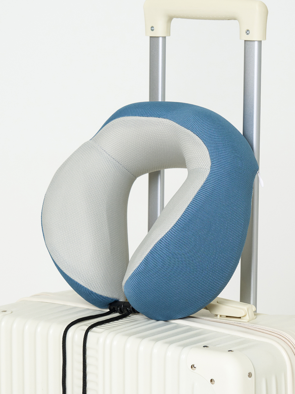 Двухцветная подушка для шеи из memory foam