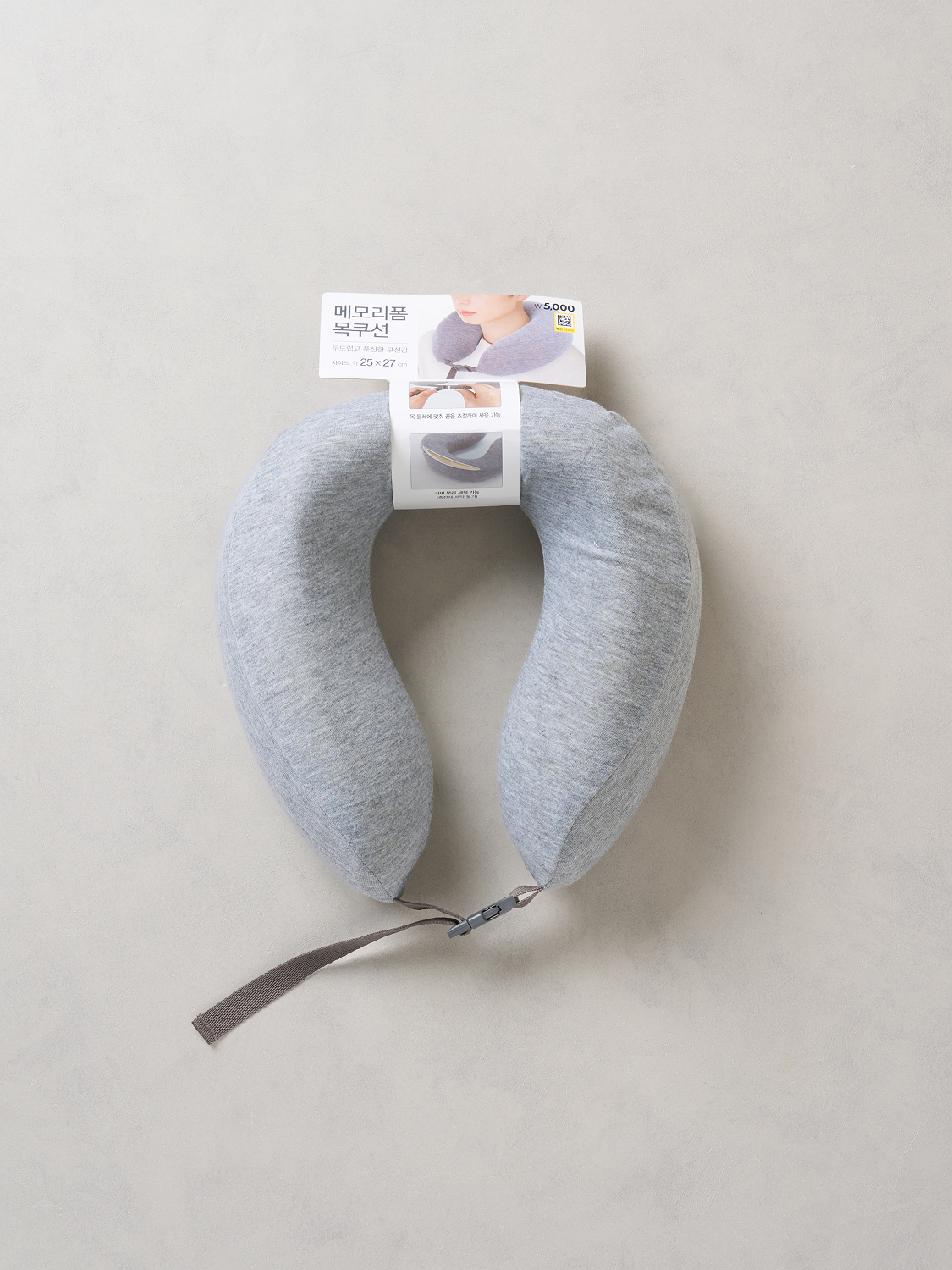 Подушка для шеи memory foam с пряжкой