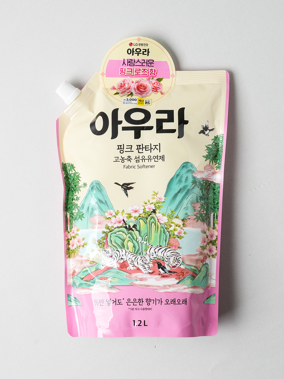 [전통에디션] 아우라 2X 고농축 섬유유연제 1.2 L 핑크판타지 향 by LG생활건강