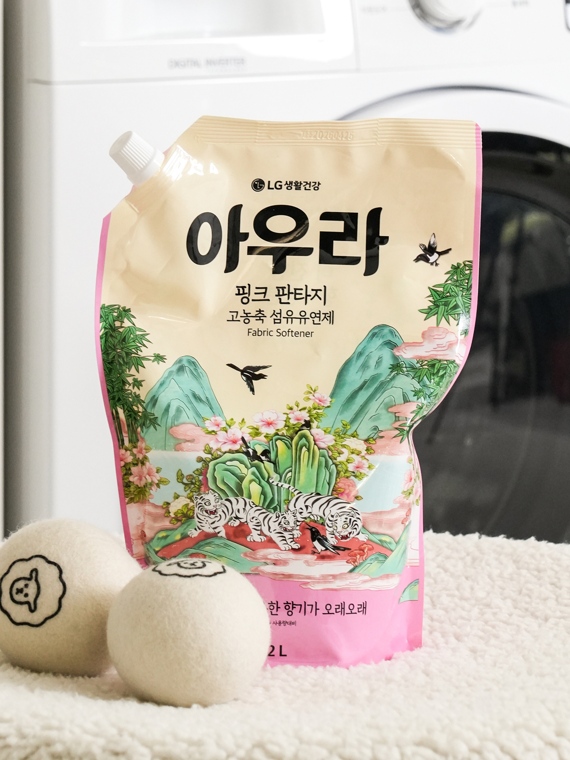 [전통에디션] 아우라 2X 고농축 섬유유연제 1.2 L 핑크판타지 향 by LG생활건강