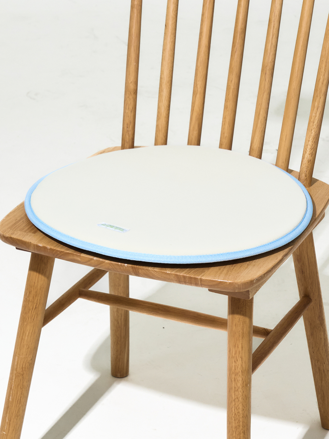 라벨 포인트 냉감 원형 방석 40 cm