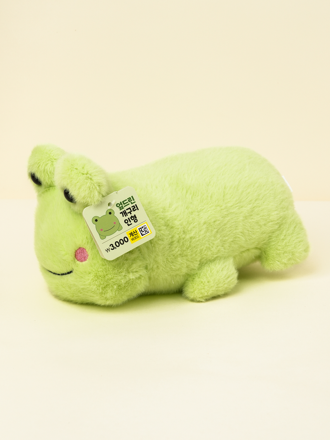엎드린 개구리 인형