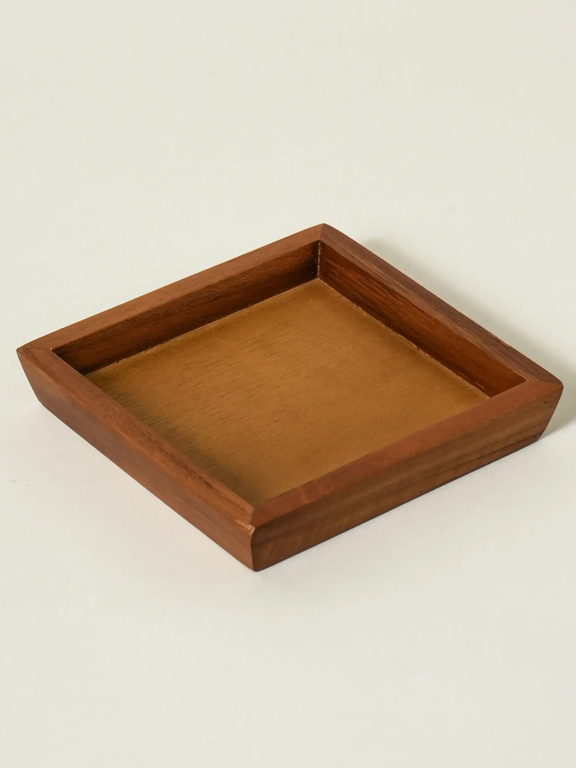 티크 정사각 트레이 15 X 15 X 2.5 cm