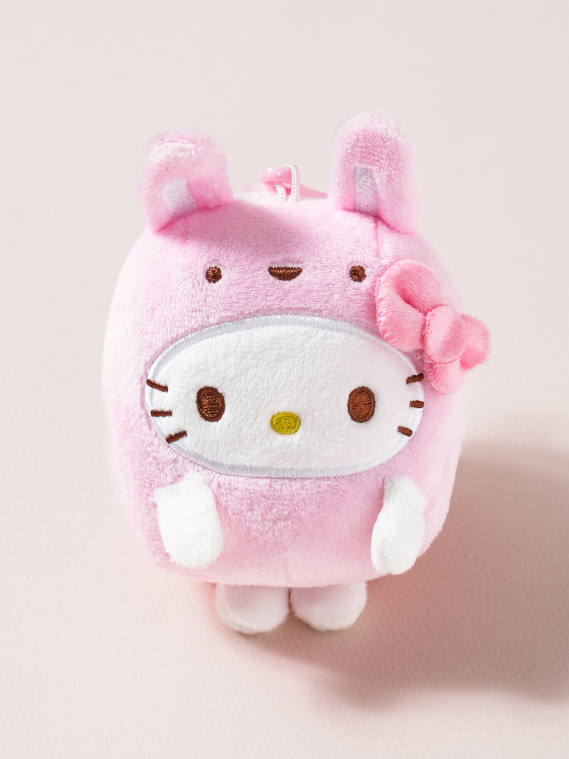 Подвесная игрушка Hello Kitty в костюме зайца