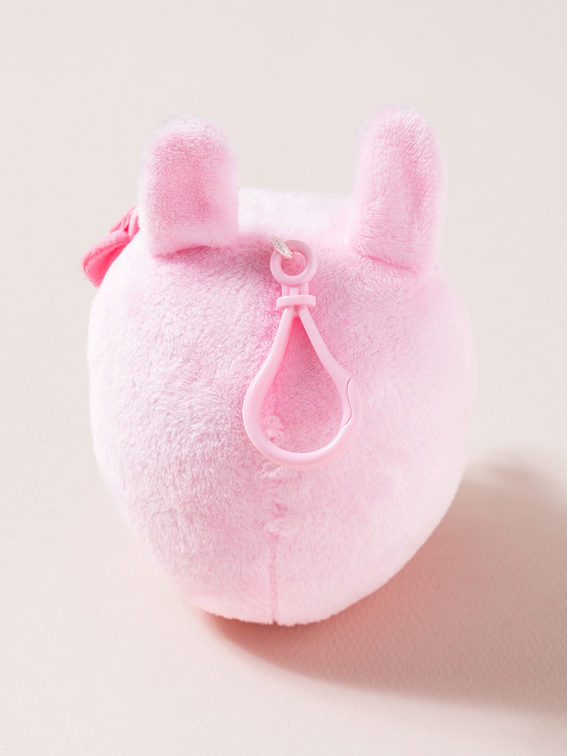 Подвесная игрушка Hello Kitty в костюме зайца
